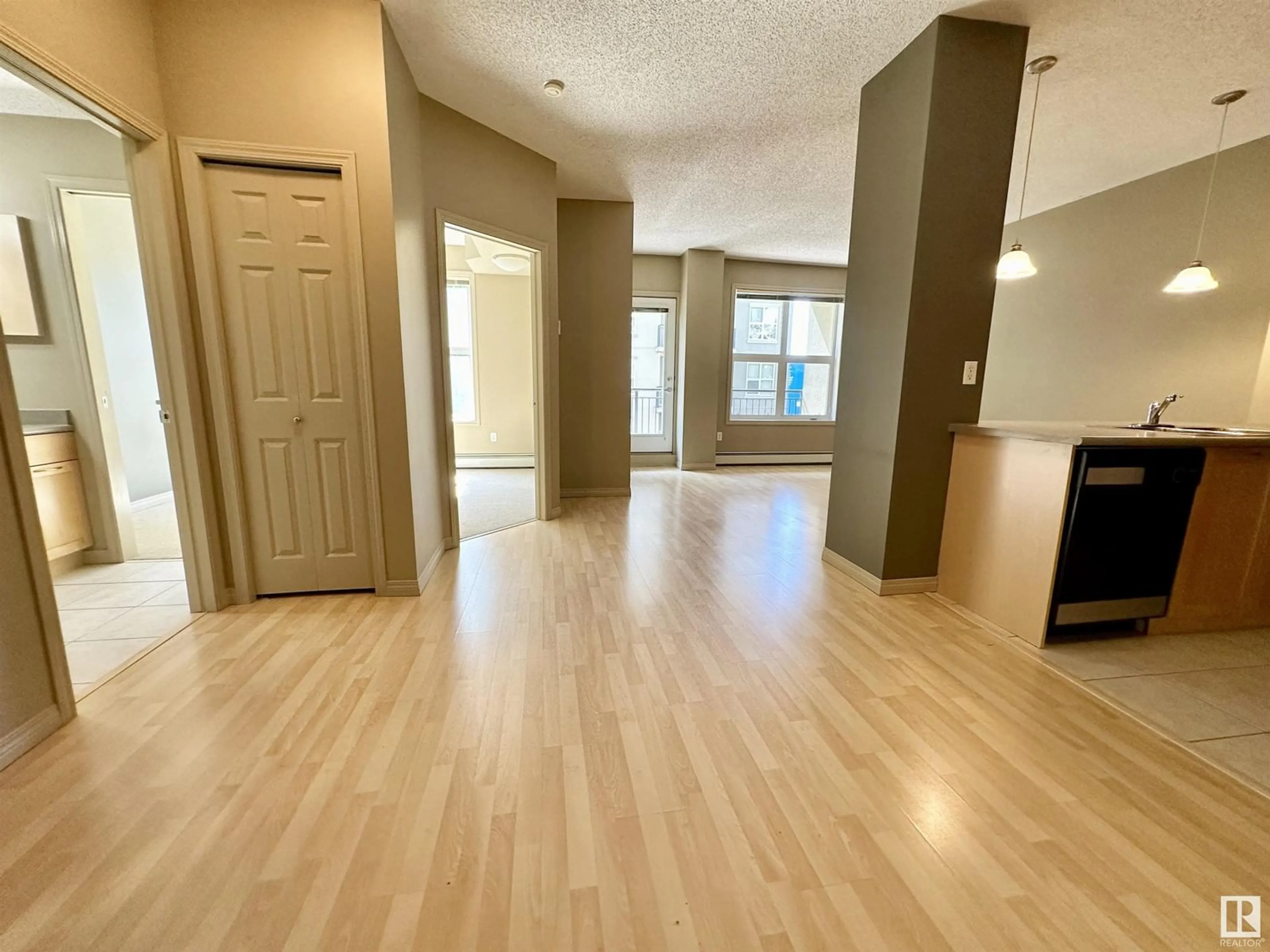 Indoor entryway, wood floors for #1-212 4245 139 AV NW, Edmonton Alberta T5Y3E8