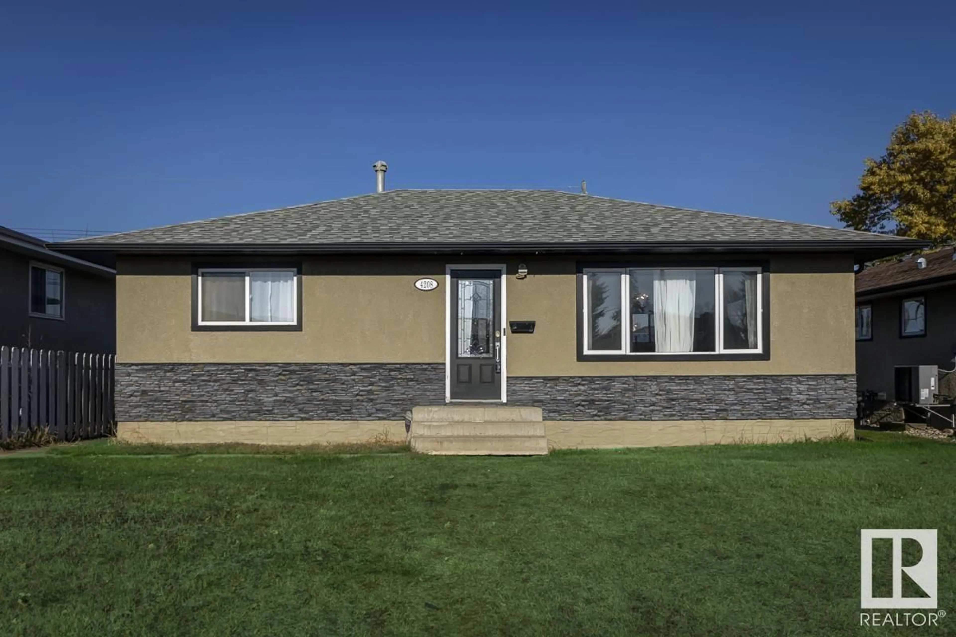 Home with vinyl exterior material for 4208 104 AV NW, Edmonton Alberta T6A0X2