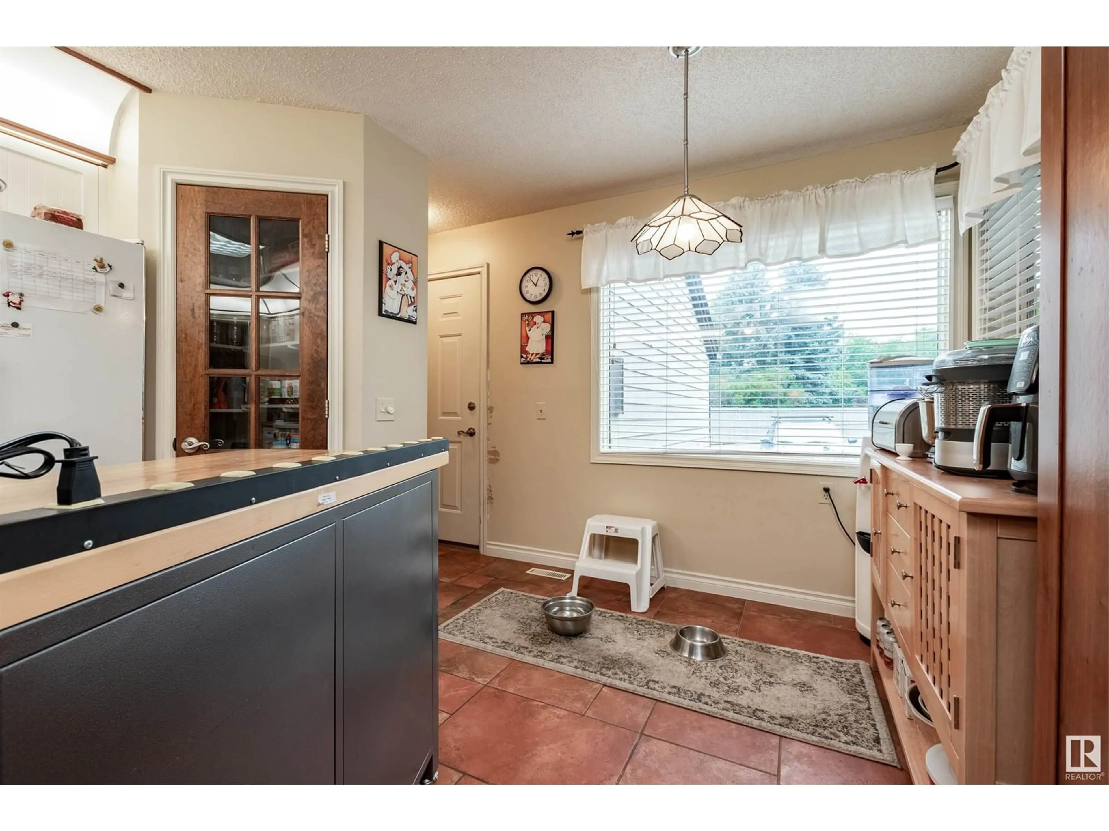 Kitchen, wood floors, cottage for 665 WOODBRIDGE WY, Sherwood Park Alberta T8A4E4