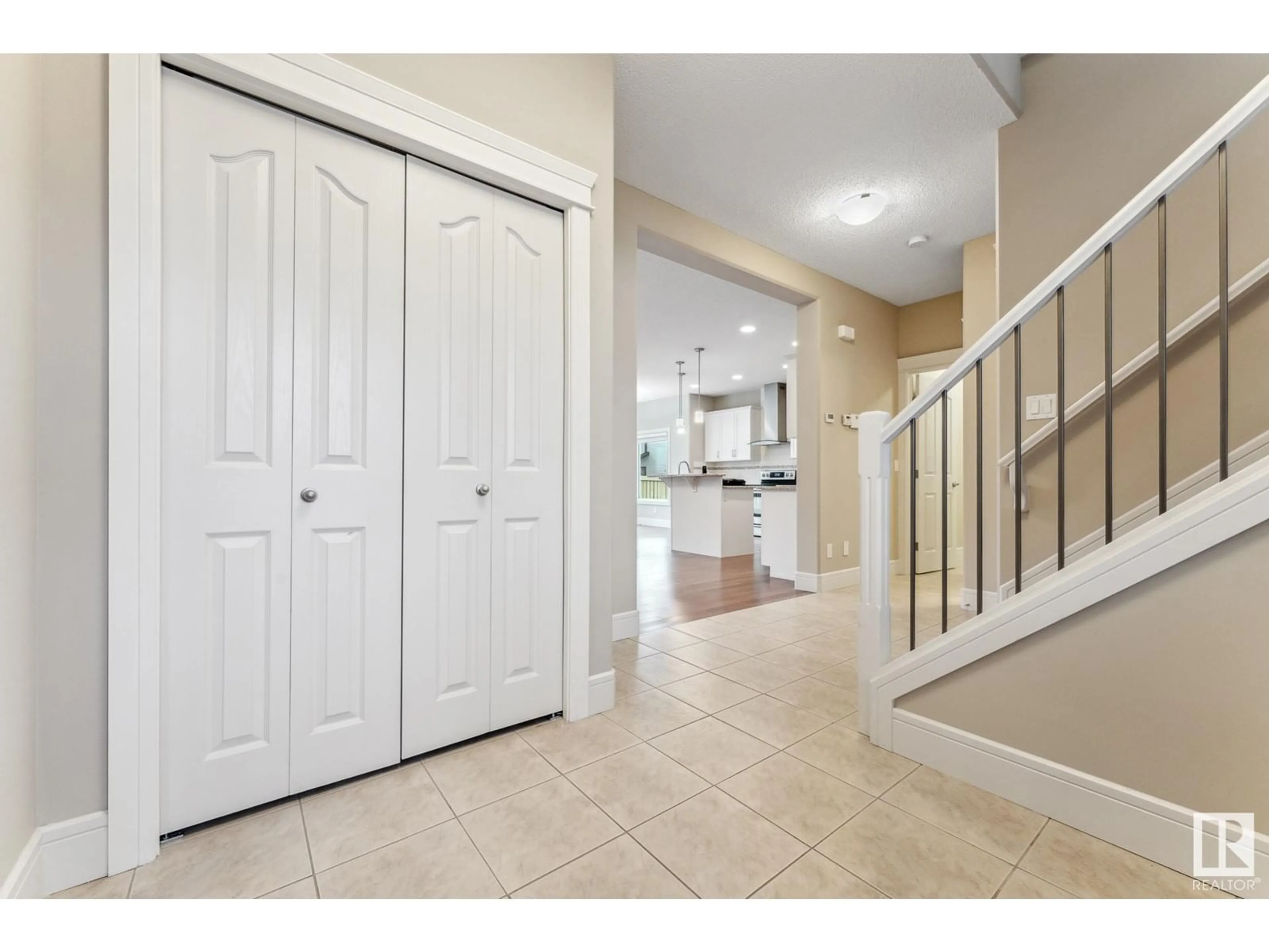 Indoor entryway, wood floors for 3915 AGAR CO SW, Edmonton Alberta T6W2G3