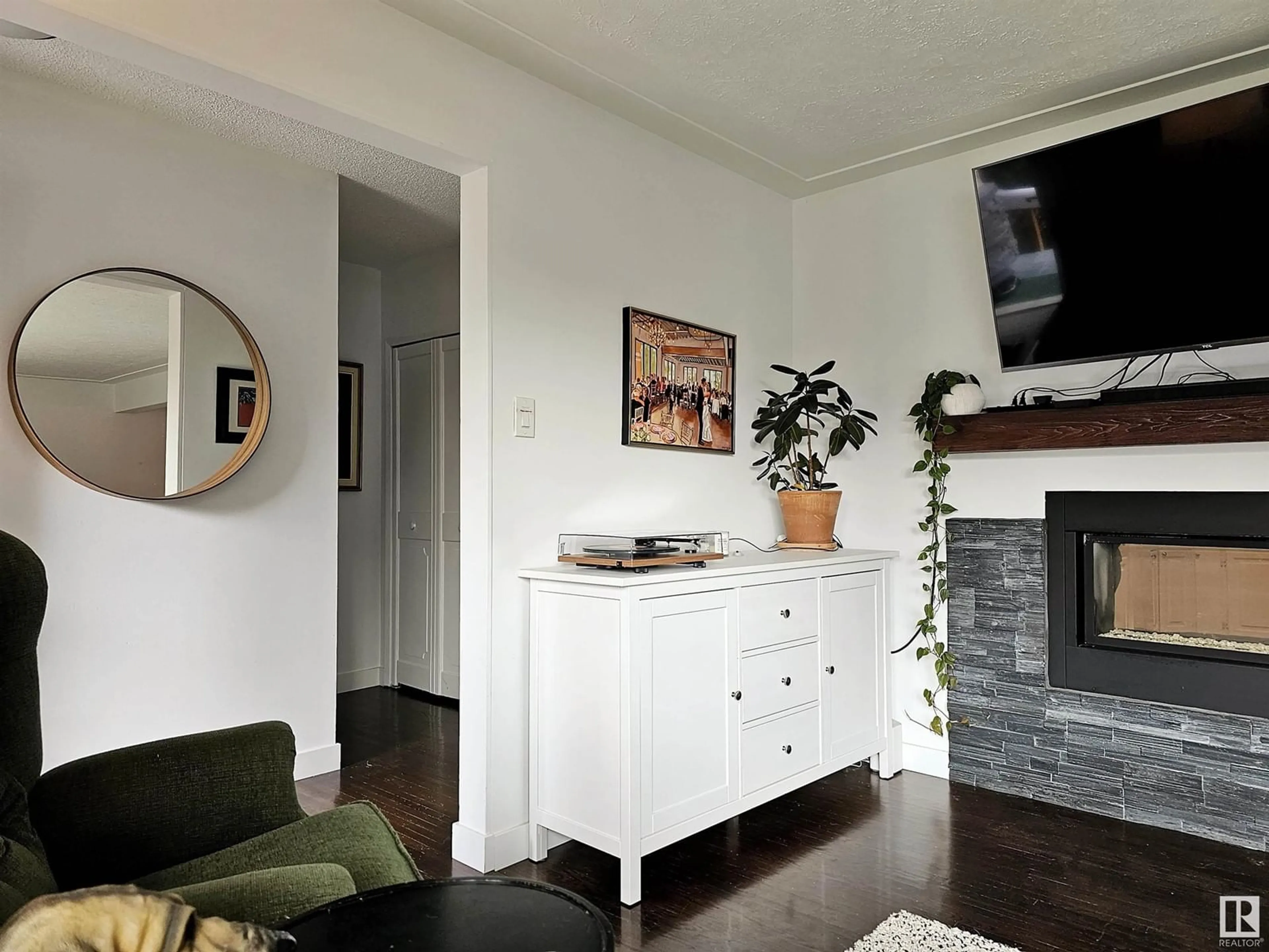 Living room, wood floors for 9535 148 ST NW, Edmonton Alberta T5N3E3