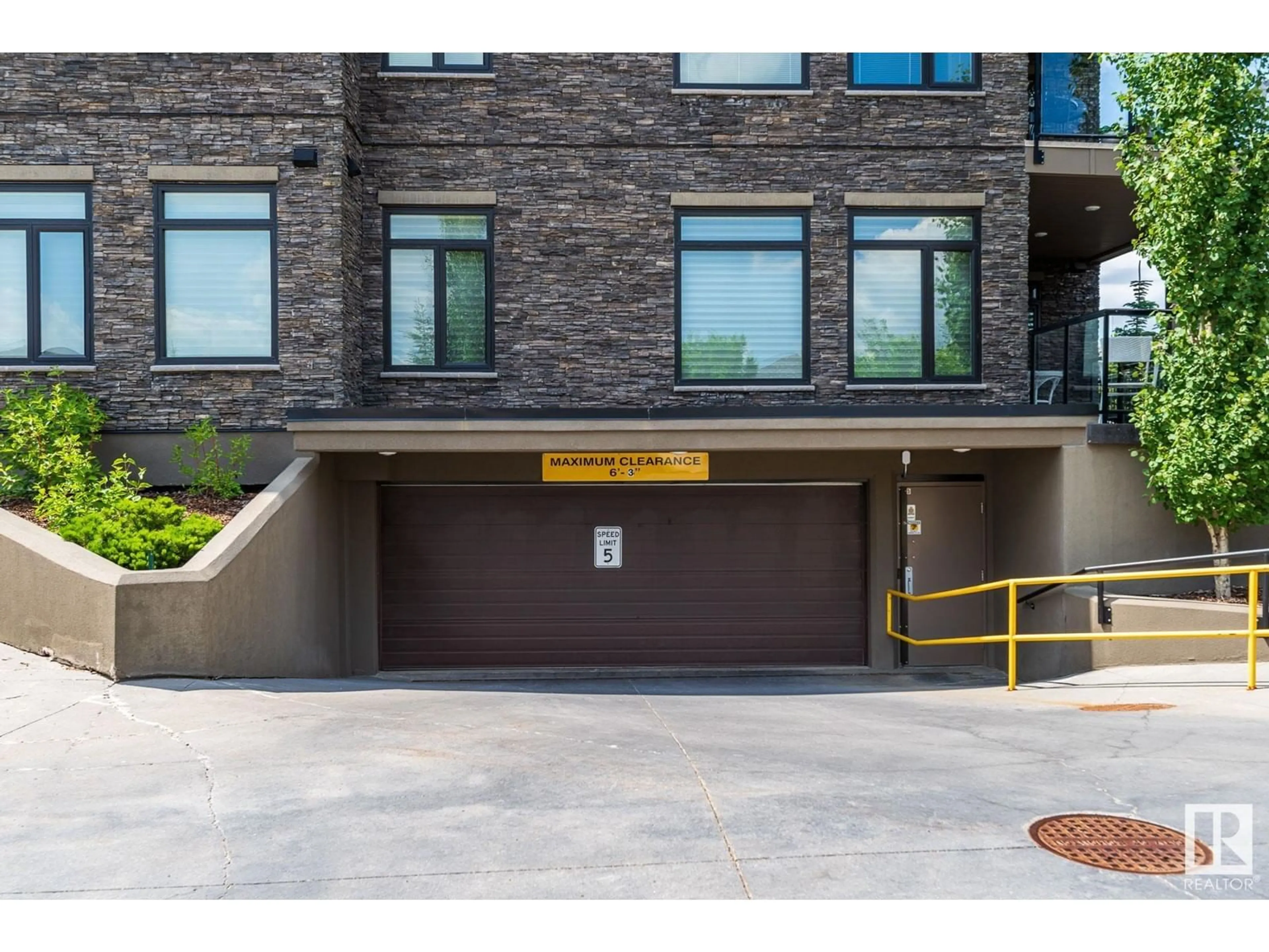 Indoor entryway, cement floor for #112 625 LEGER WY NW, Edmonton Alberta T6R0W4