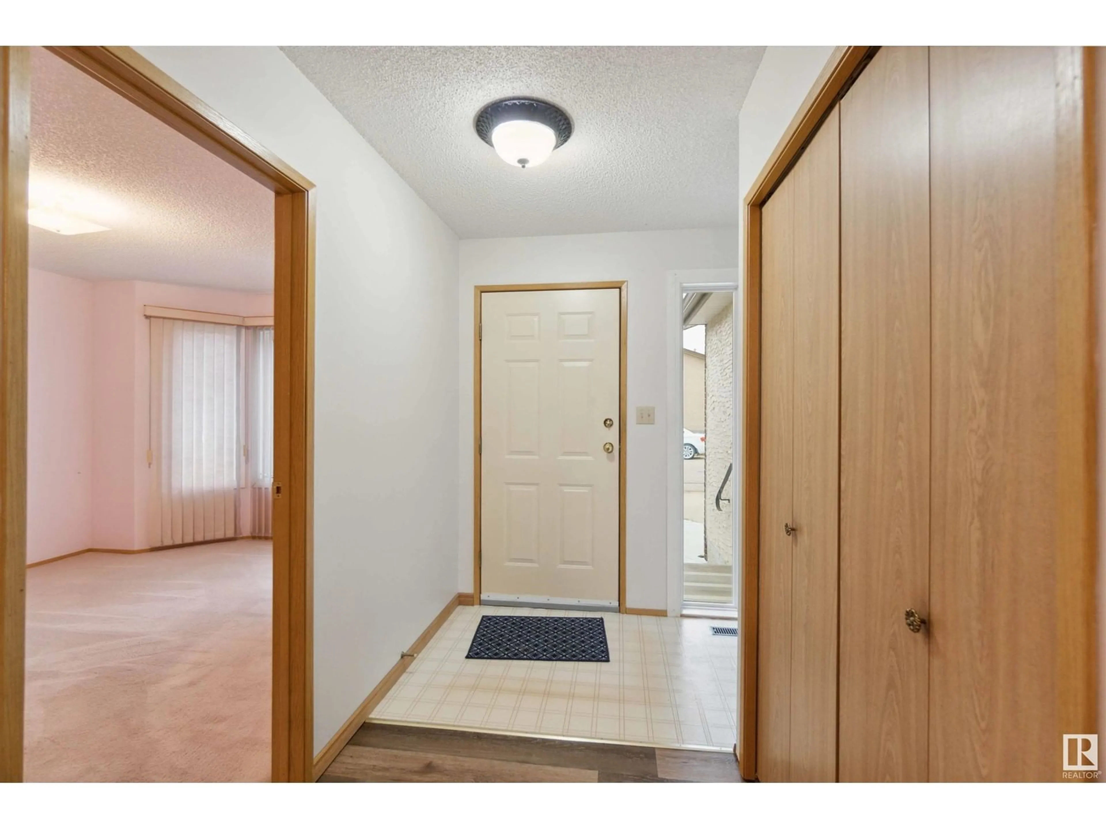 Indoor entryway, wood floors for 45 SUNRISE VG, Stony Plain Alberta T7Z1L2