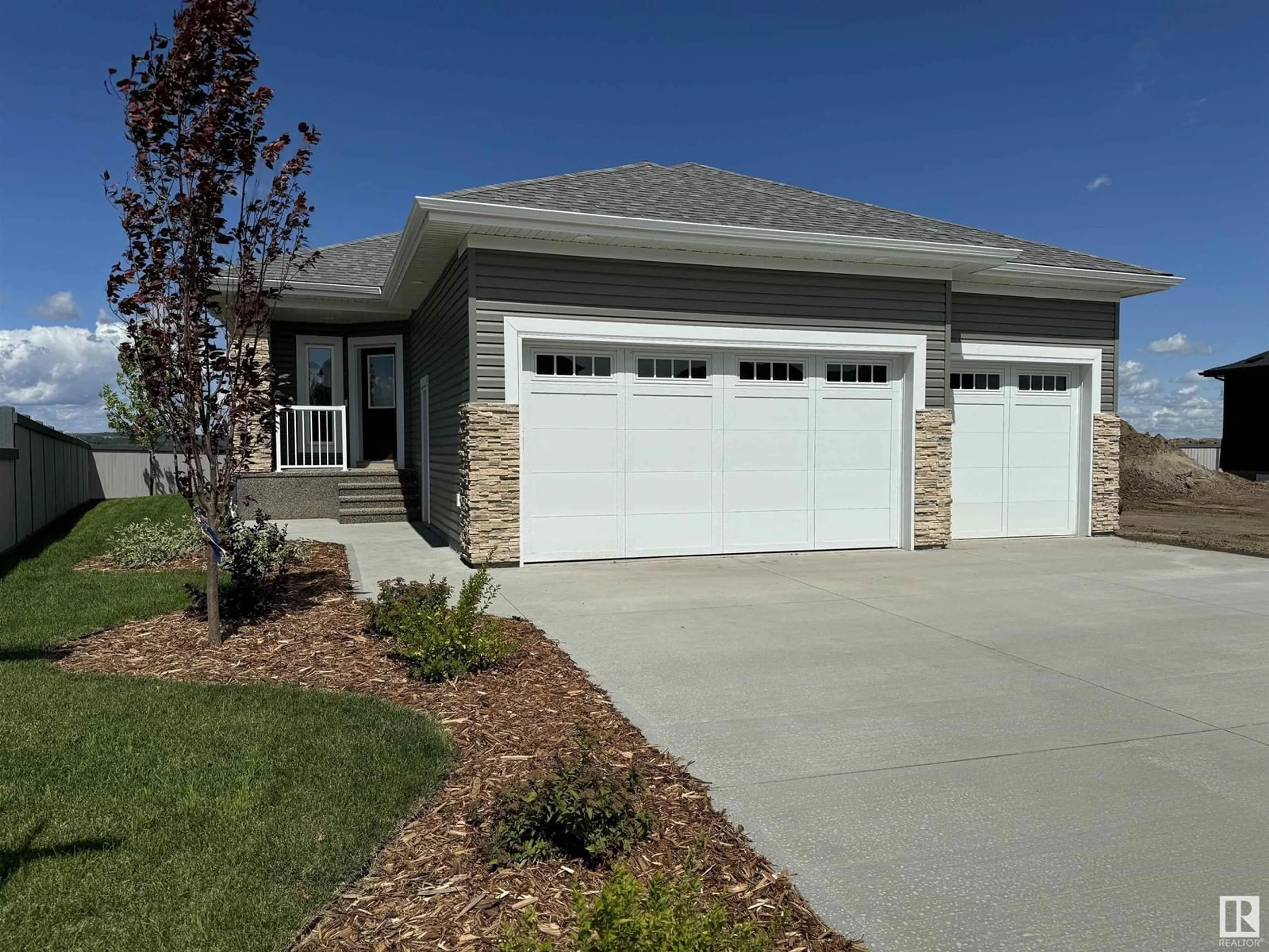 Frontside or backside of a home, the street view for 45 DARBY CR, Spruce Grove Alberta T7X0E6