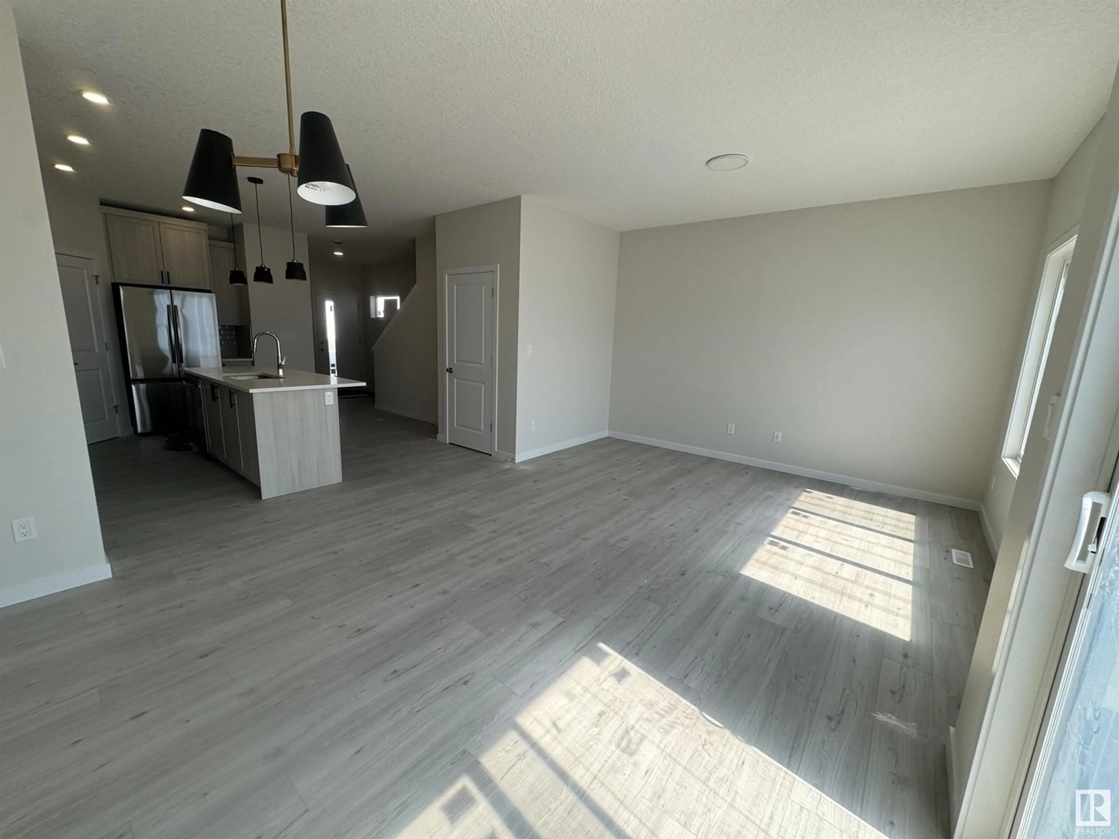 A pic of a room for 8909 ELVES LO, Edmonton Alberta T6M1J8