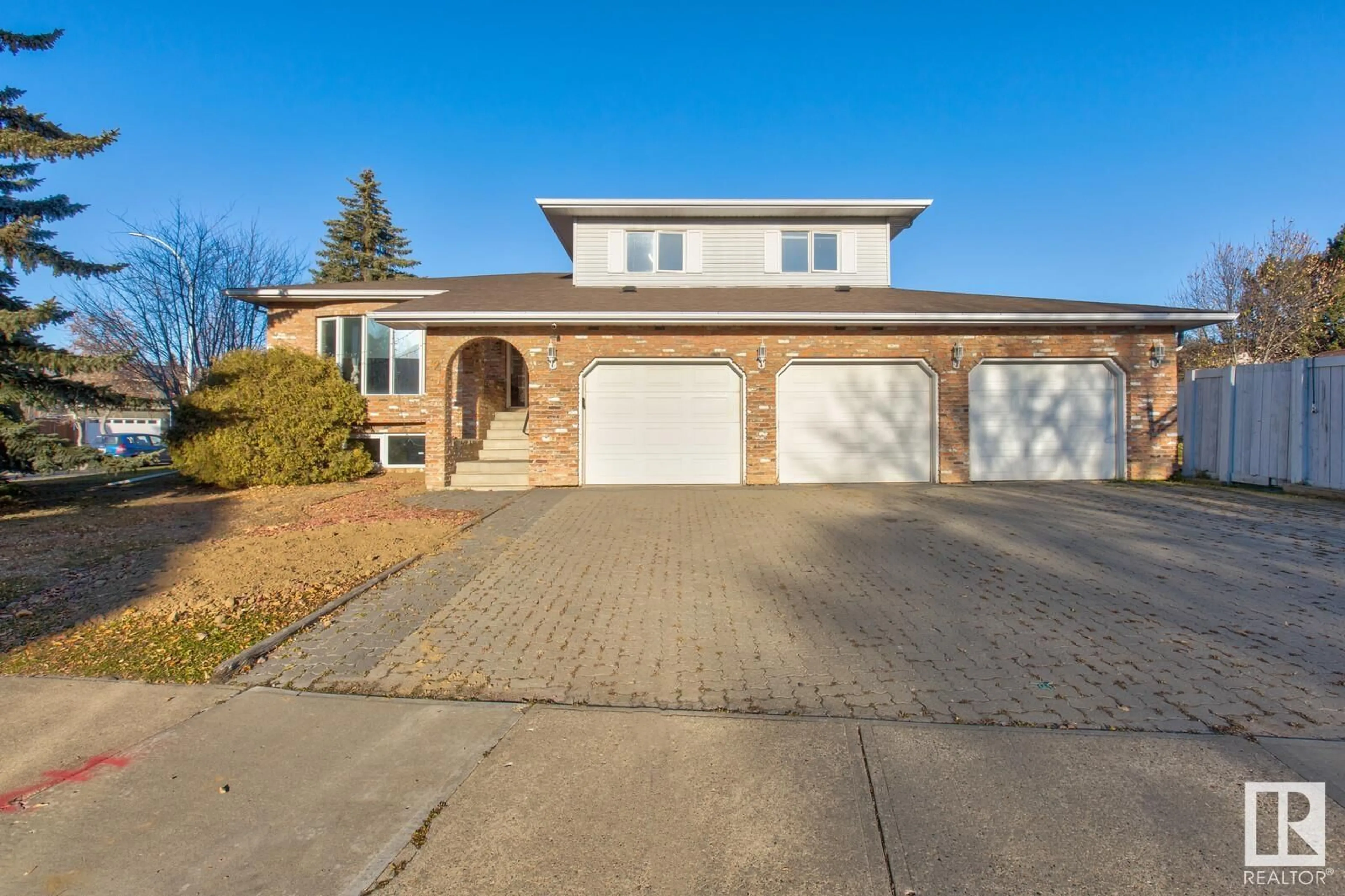 Frontside or backside of a home, the street view for 2 Perrault Pl, St. Albert Alberta T8N4R3