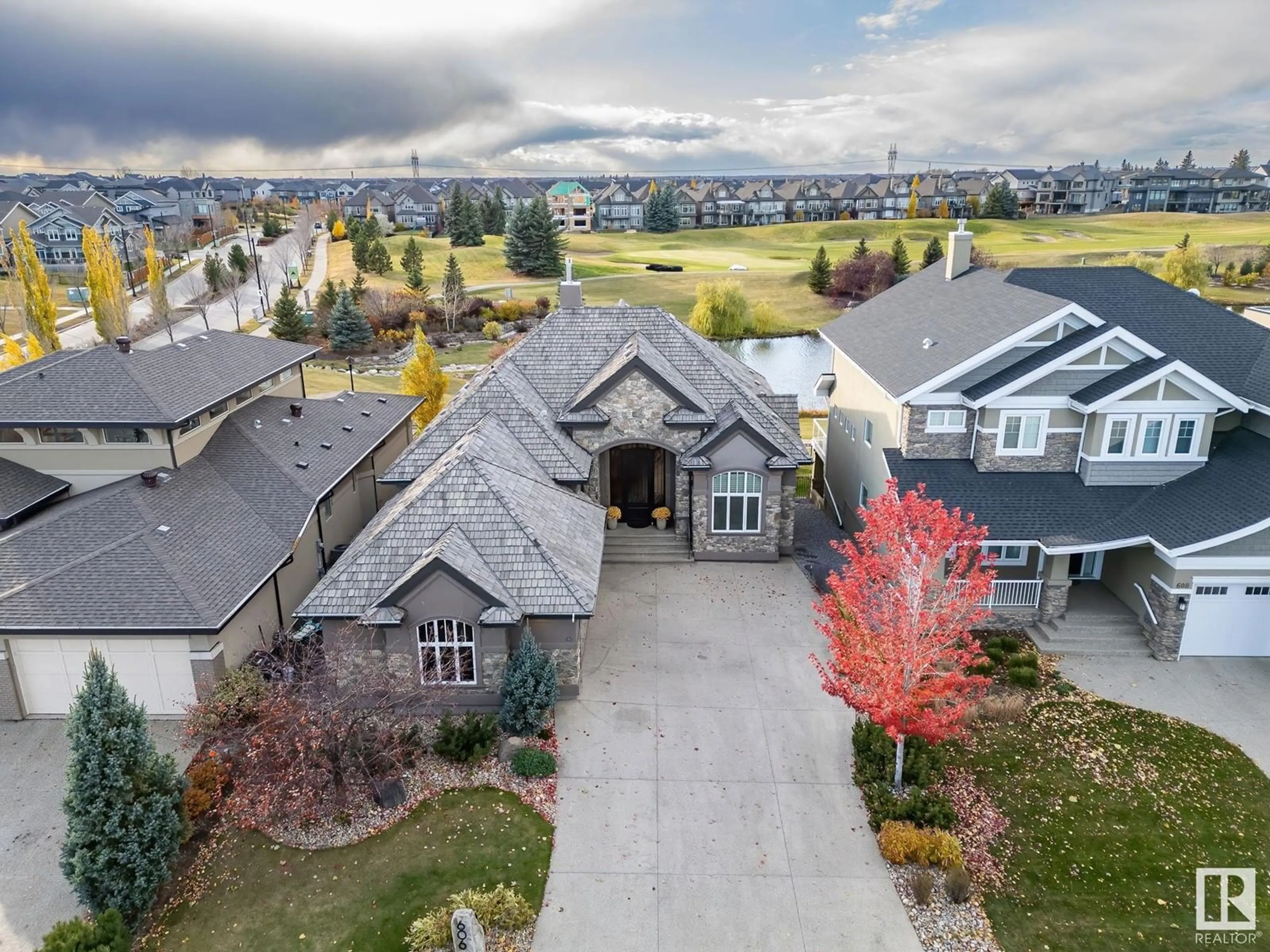 Frontside or backside of a home, the street view for 606 HOWATT DR SW, Edmonton Alberta T6W2T6