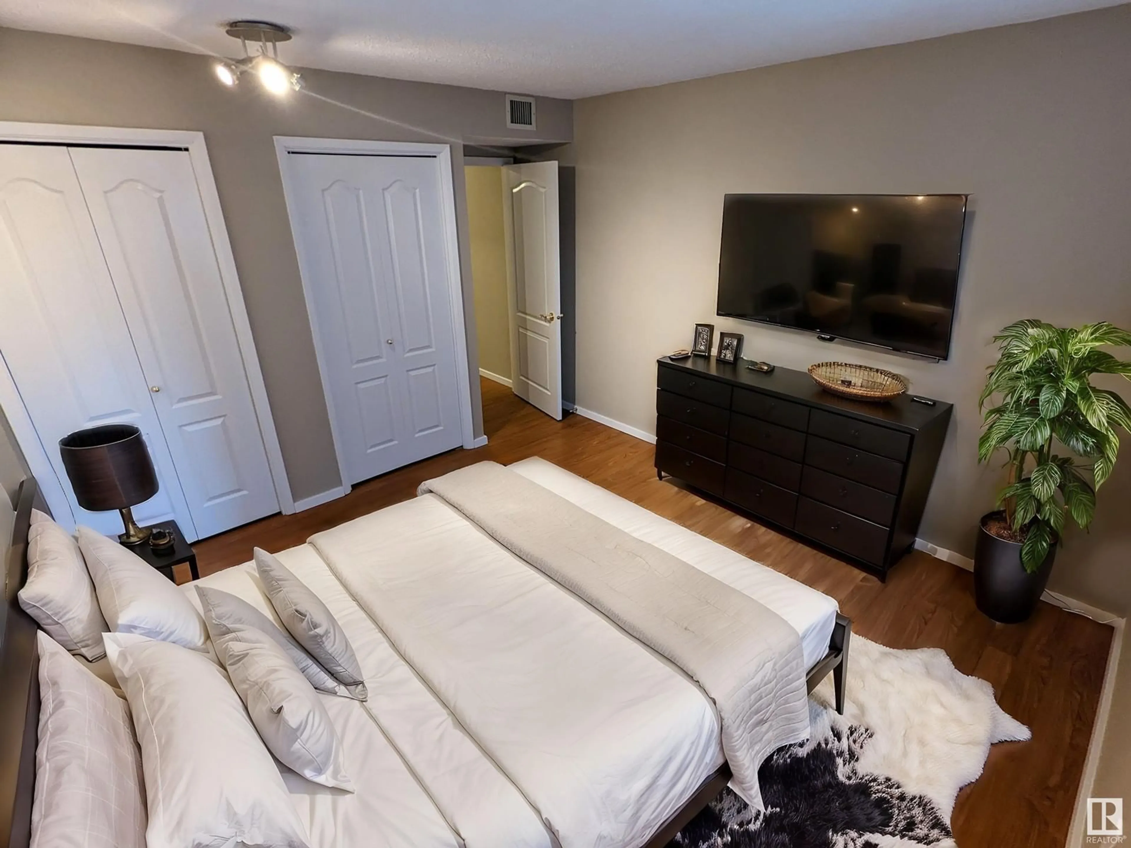 A pic of a room, wood floors for #305 10130 114 ST NW, Edmonton Alberta T5K2S6