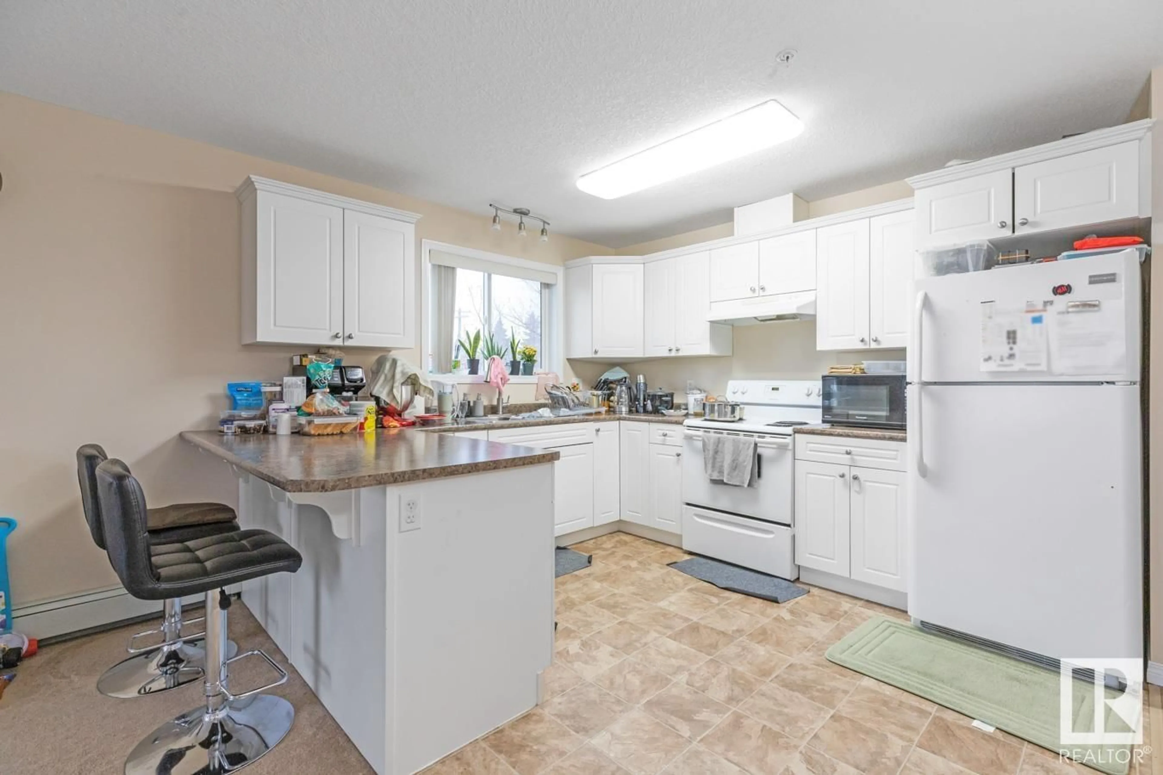 Standard kitchen, wood floors, cottage for #202 13020 127 ST NW, Edmonton Alberta T5L1A9