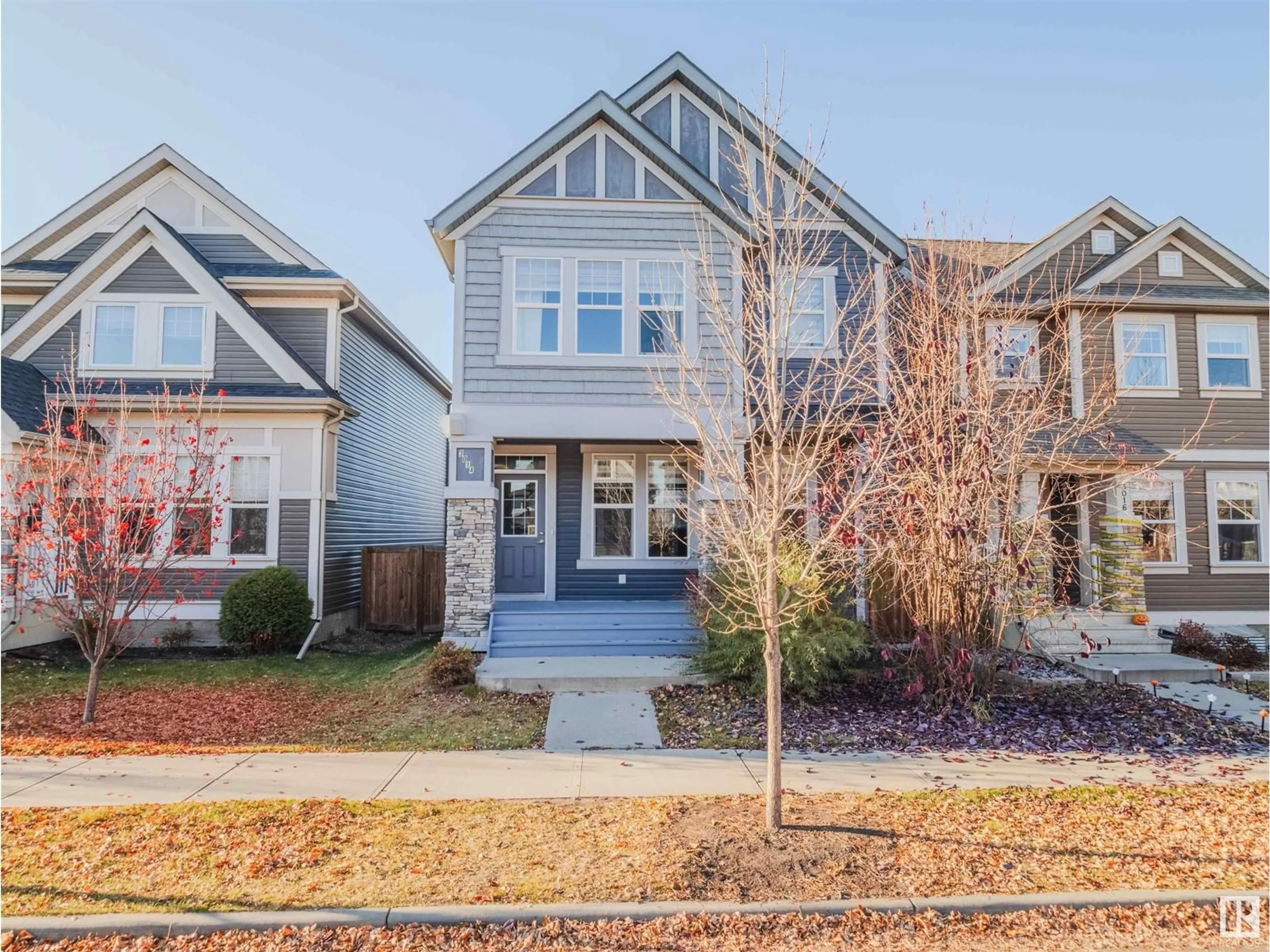 Frontside or backside of a home, the street view for 3014 ARTHURS CR SW, Edmonton Alberta T6W2H9