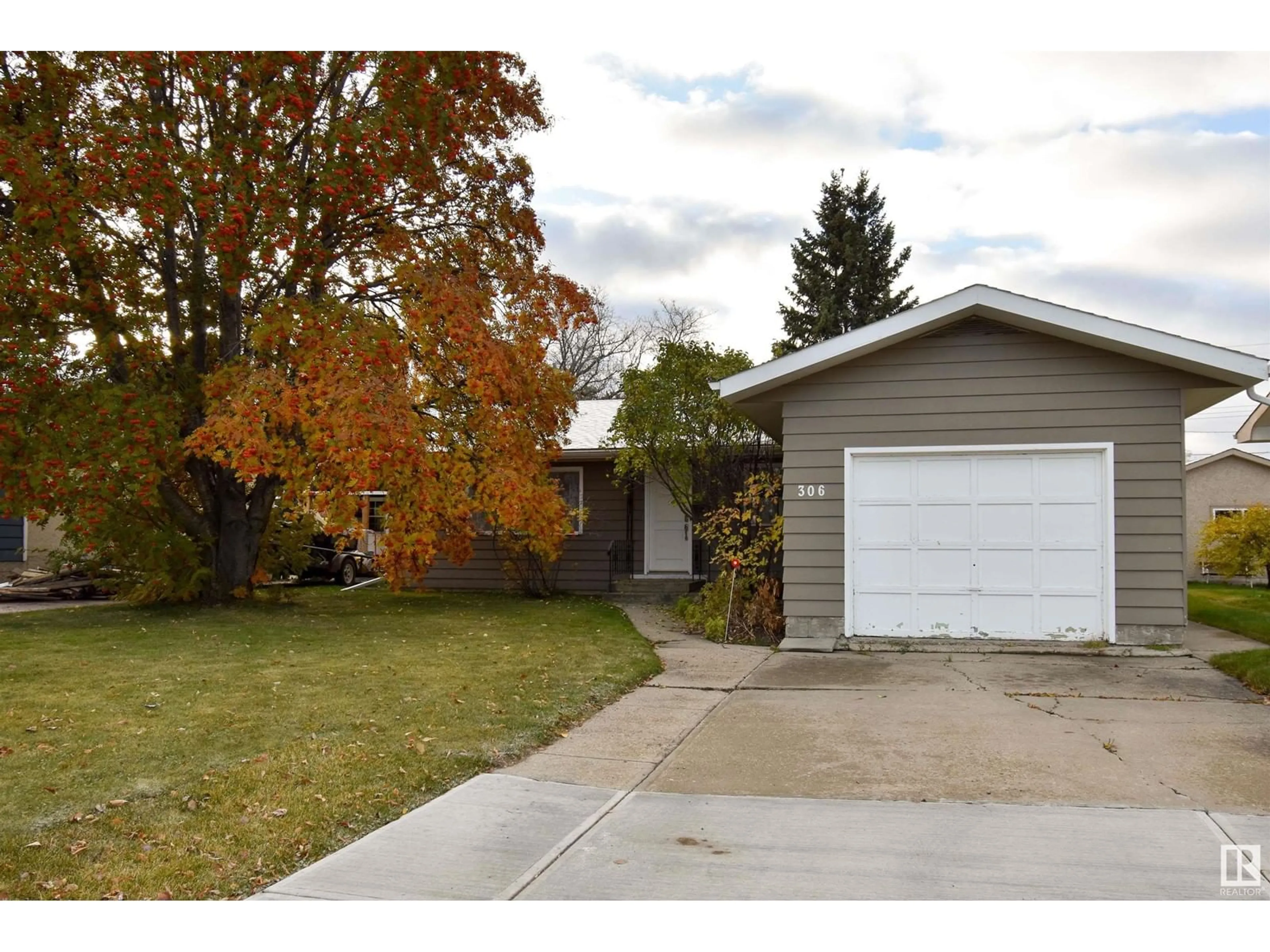 Frontside or backside of a home, the street view for 306 Jespersen AV, Spruce Grove Alberta T7X2J1