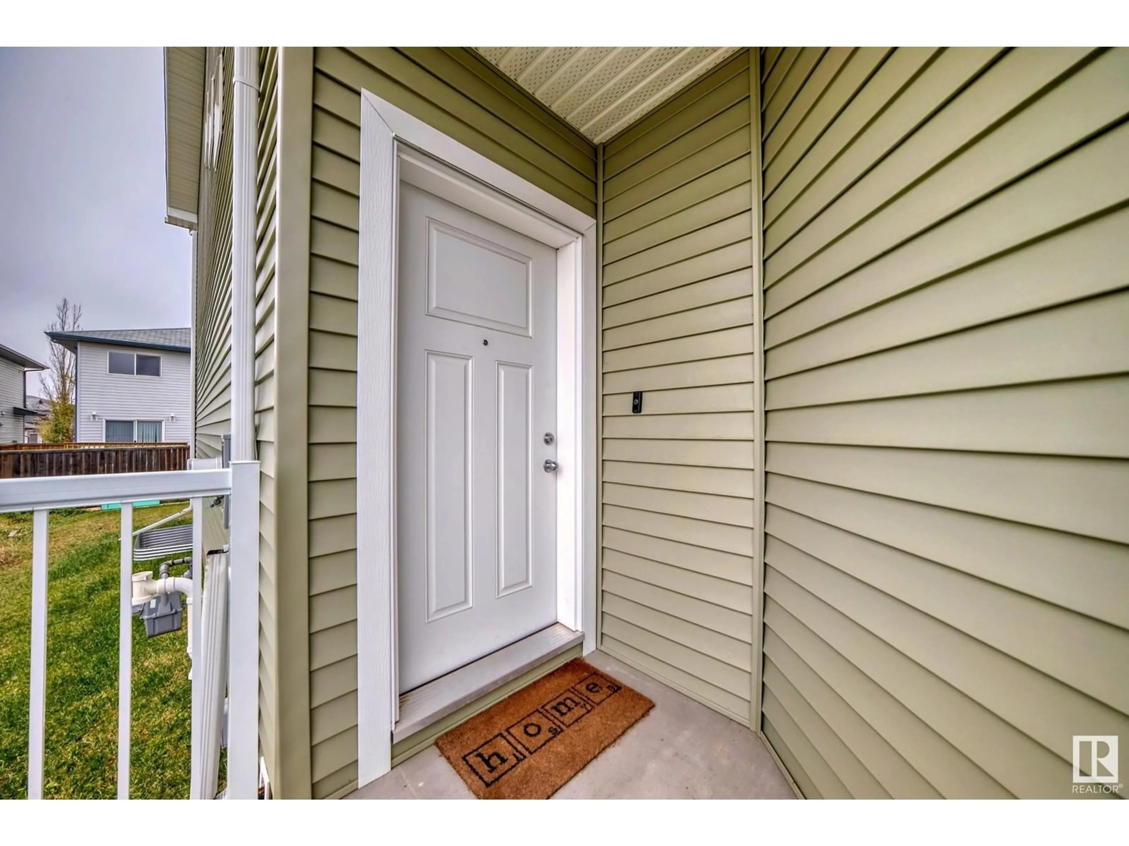 Indoor entryway, wood floors for 40 HAMMETT GA, Spruce Grove Alberta T7X0V2