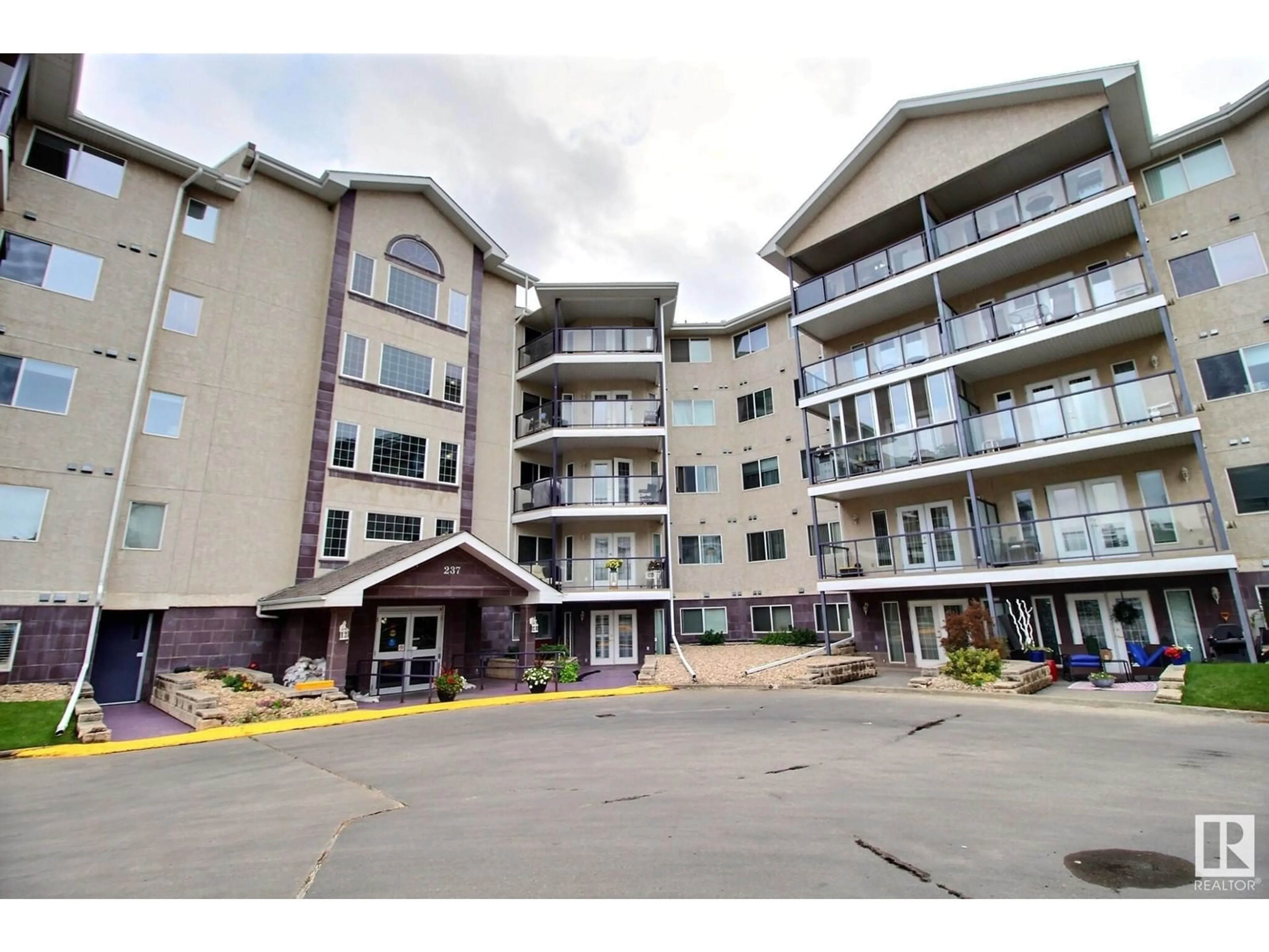 A pic from exterior of the house or condo, the front or back of building for #316 237 YOUVILLE DR NW, Edmonton Alberta T6L7G2