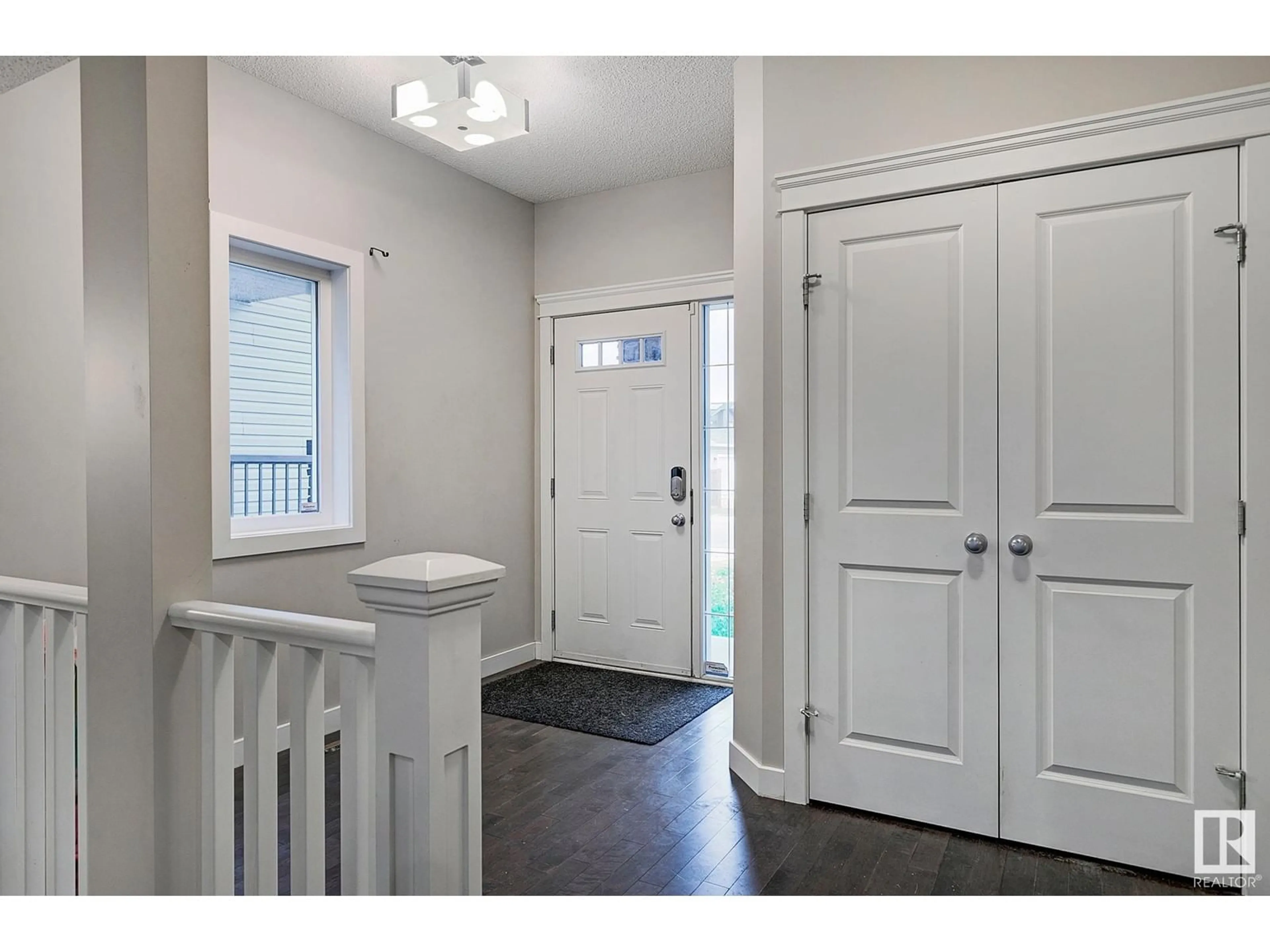 Indoor entryway, wood floors for 18016 78 ST NW, Edmonton Alberta T5Z0L4