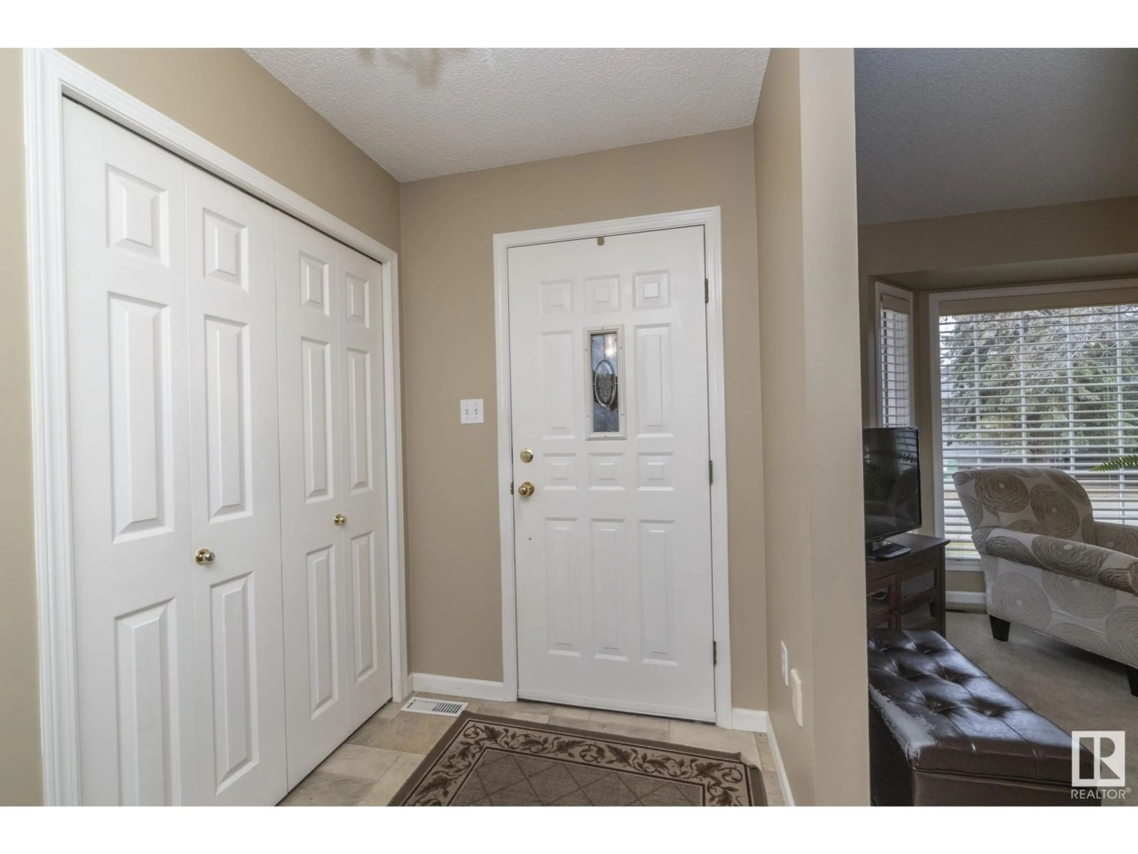 Indoor entryway, wood floors for #2 13217 155 AV NW, Edmonton Alberta T6V1E6