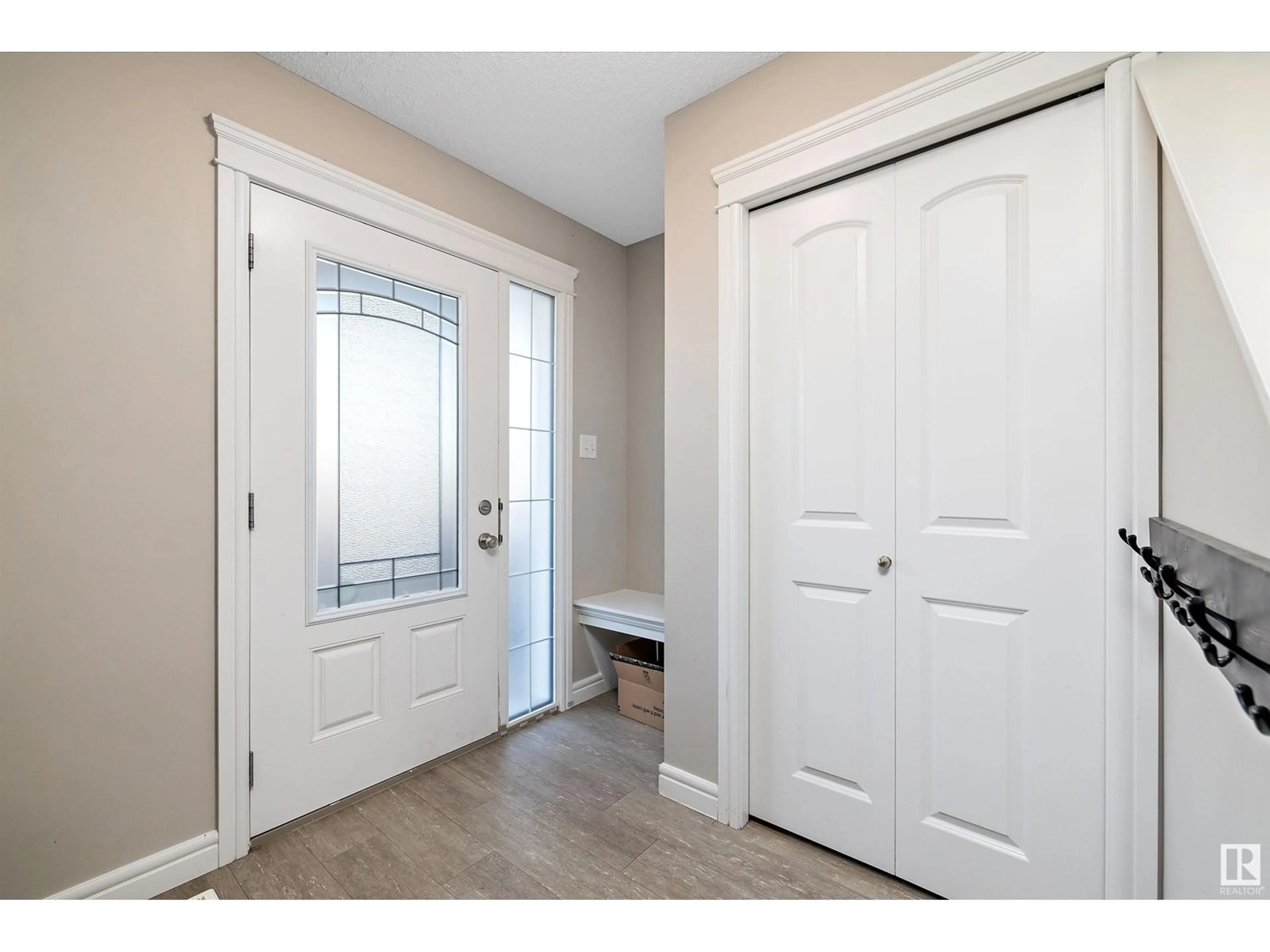 Indoor entryway, wood floors for 204 ALLARD, Fort Saskatchewan Alberta T8L4E8