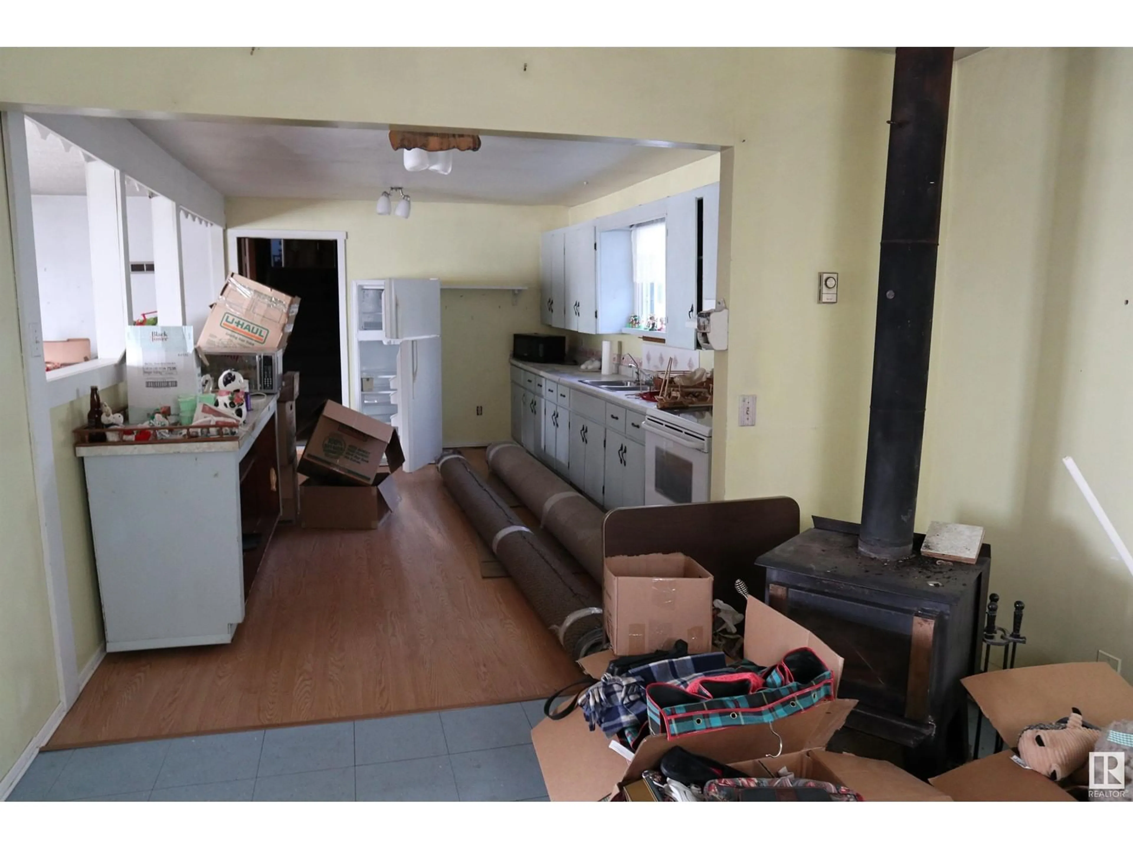 A pic of a room for 7208 HGHWAY 624, Rural Parkland County Alberta T7A1S9