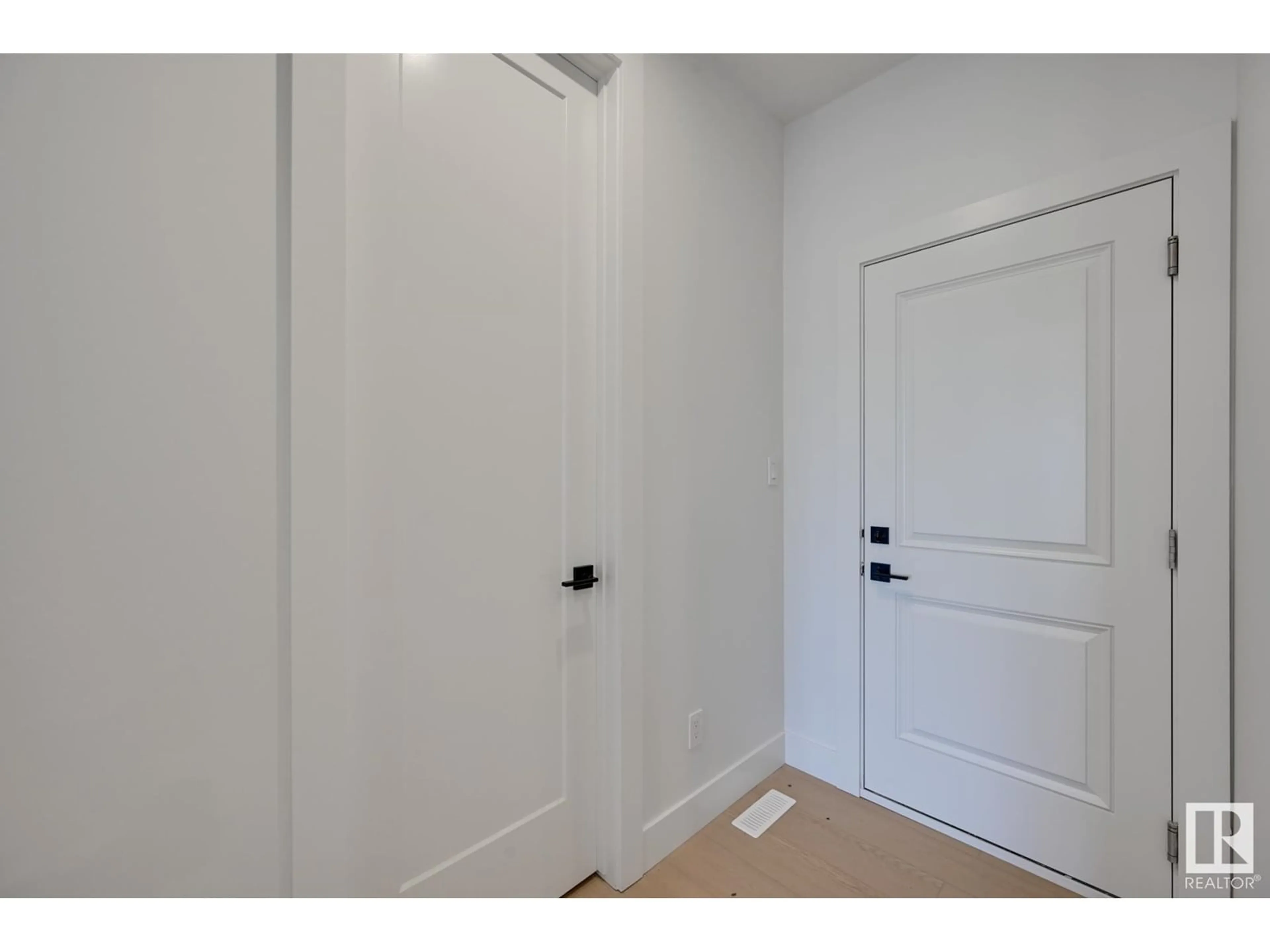 Indoor entryway, not visible floor for 281 Meadowview DR, Fort Saskatchewan Alberta T8L0Y4