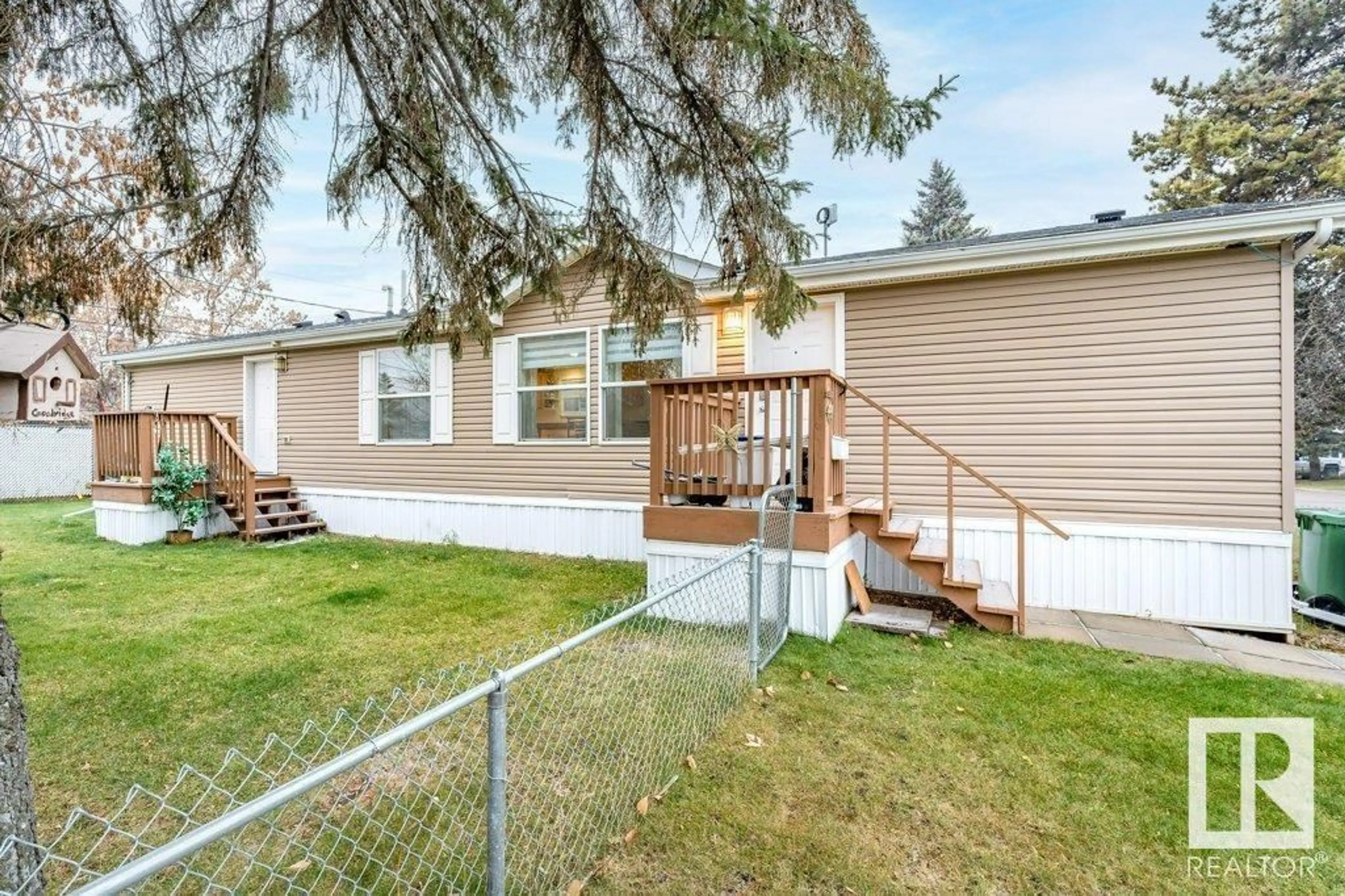 A pic from exterior of the house or condo, the fenced backyard for #27 4306 47 ST, Wetaskiwin Alberta T9A1W6