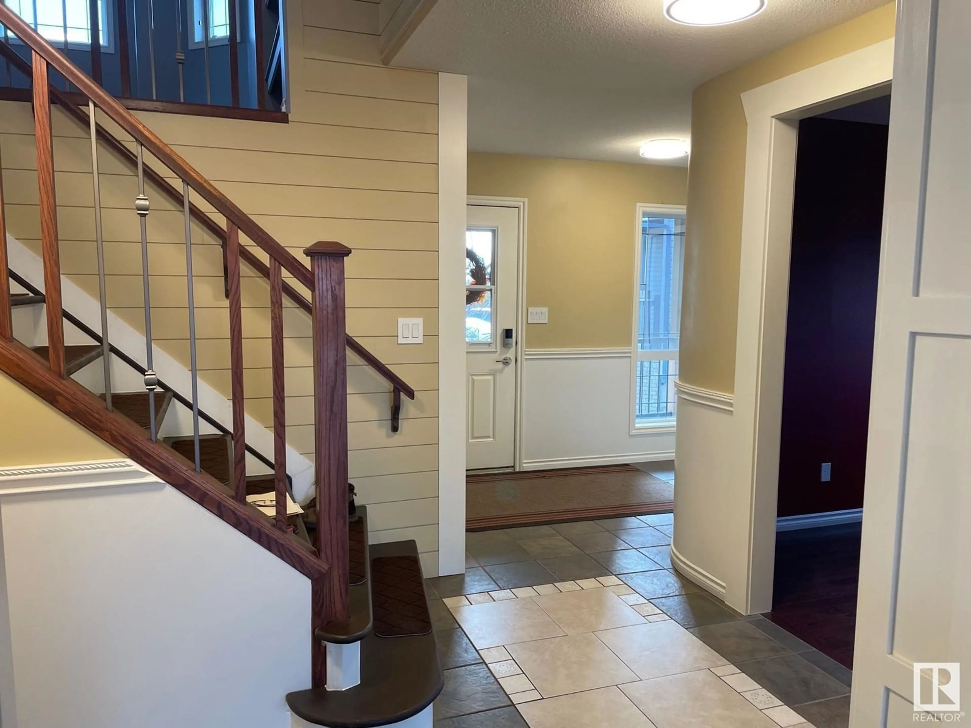 Indoor foyer, wood floors for 9614 82 AV, Morinville Alberta T8R1W3