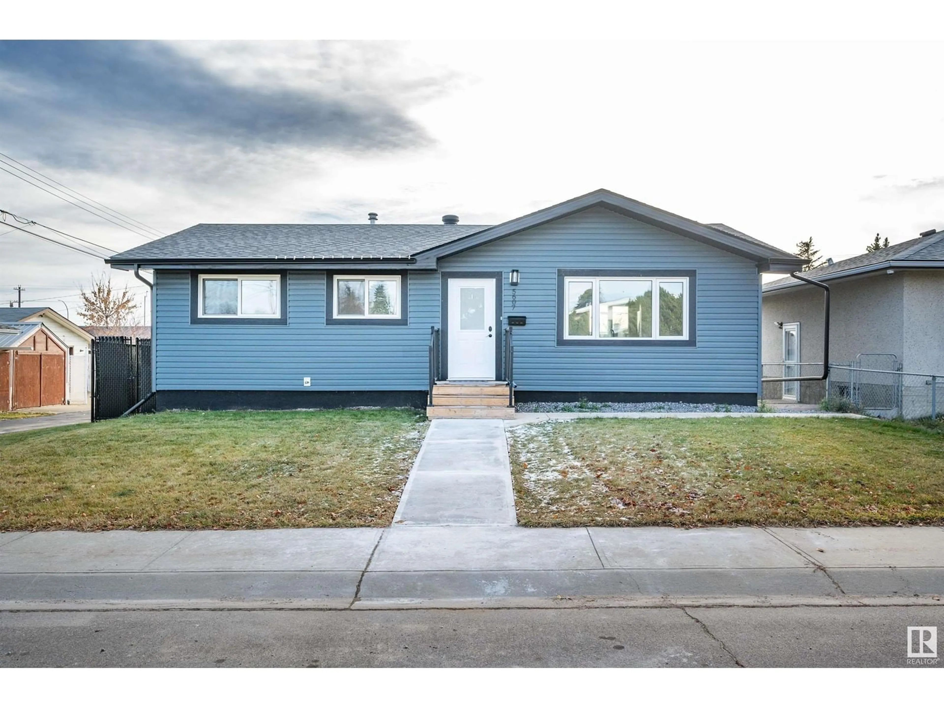 Frontside or backside of a home for 5607 138 AV NW, Edmonton Alberta T5A1E2