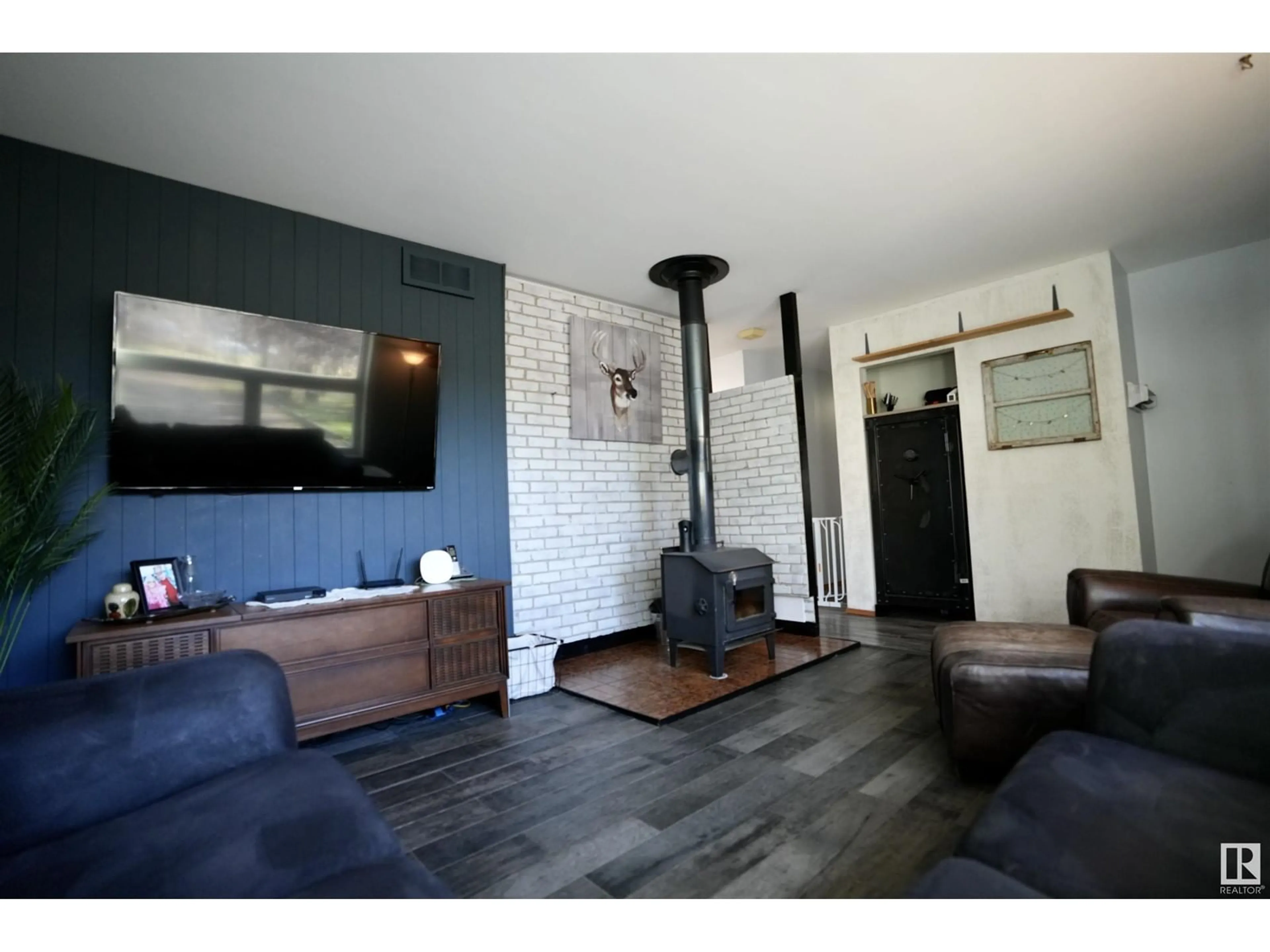 Living room with furniture, unknown for 39 POINT DR, Rural St. Paul County Alberta T0A3A0