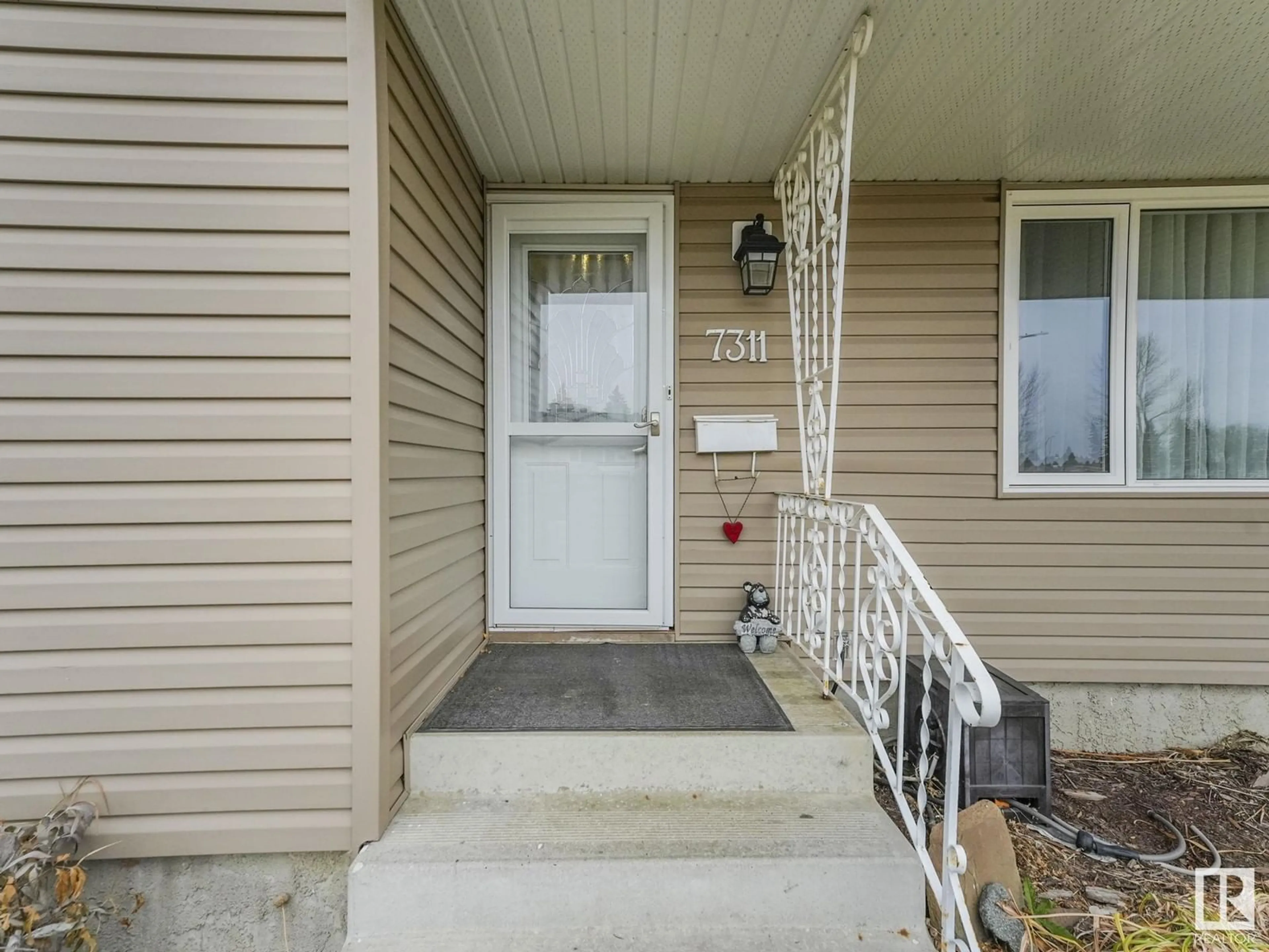 Indoor entryway, unknown floor for 7311 143 AV NW NW, Edmonton Alberta T5C2P9