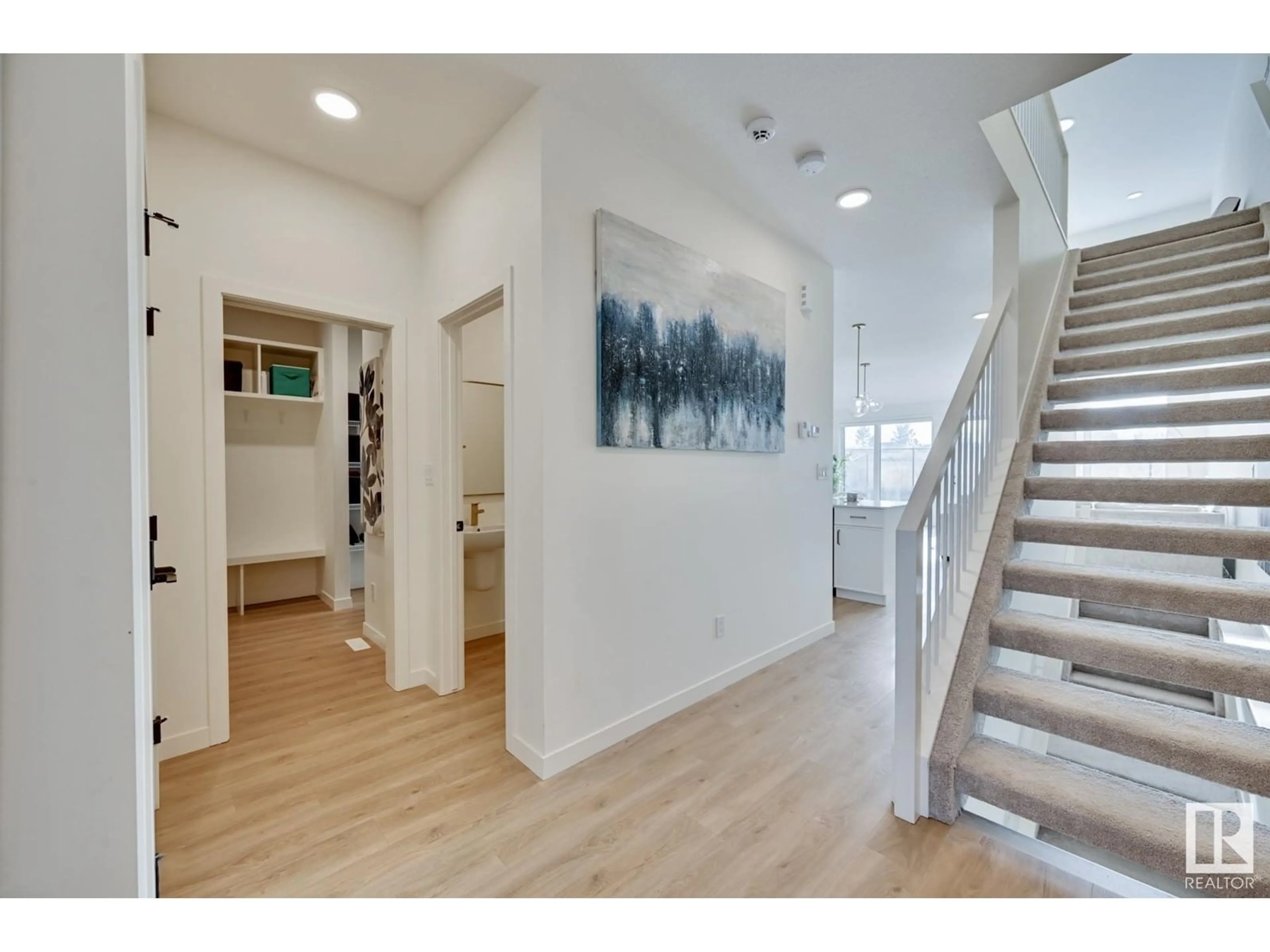 Indoor entryway, wood floors for 3947 5 AV SW, Edmonton Alberta T6X2X8