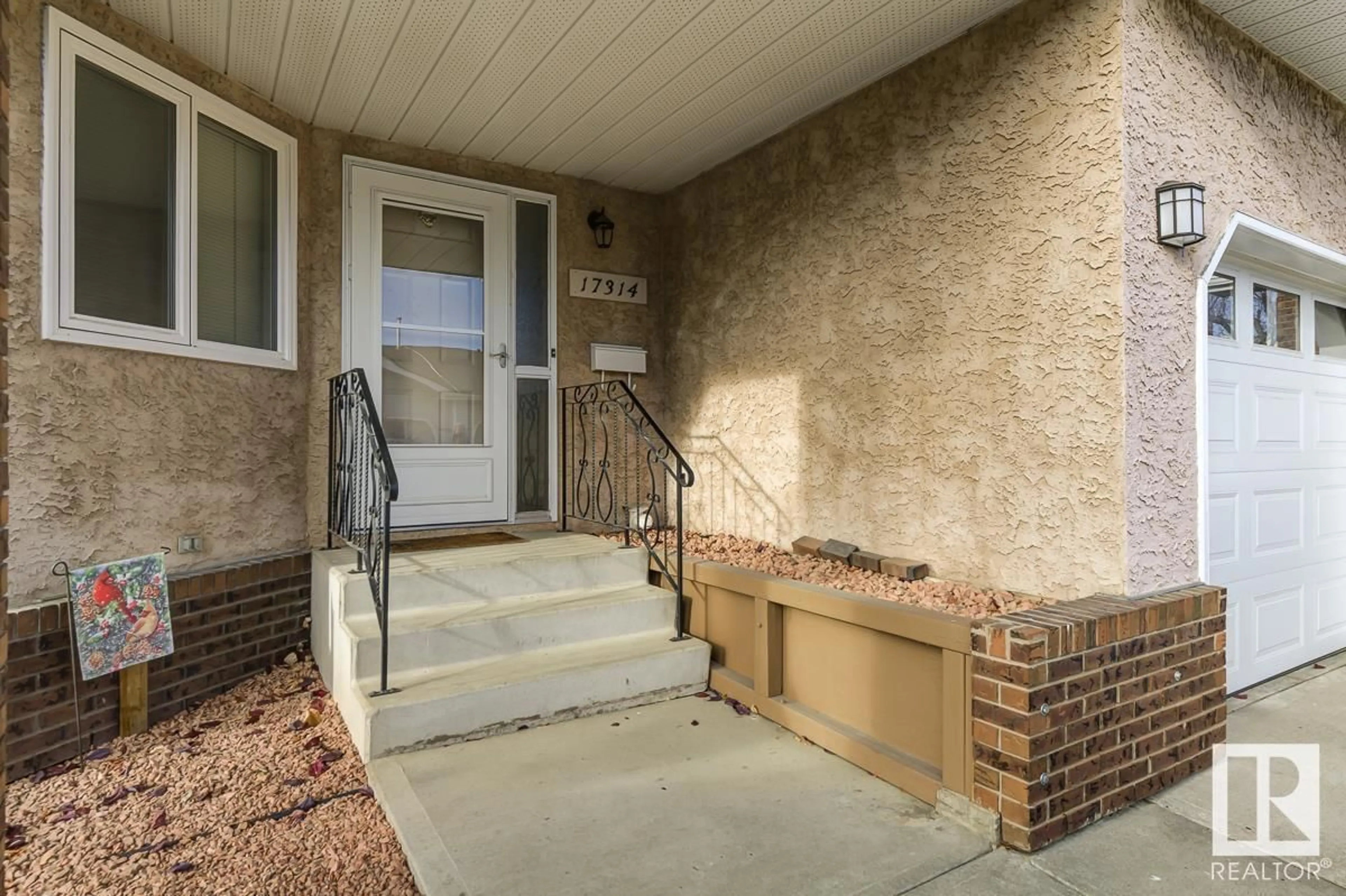 Indoor entryway, unknown floor for 17314 CALLINGWOOD RD NW, Edmonton Alberta T5T5P1