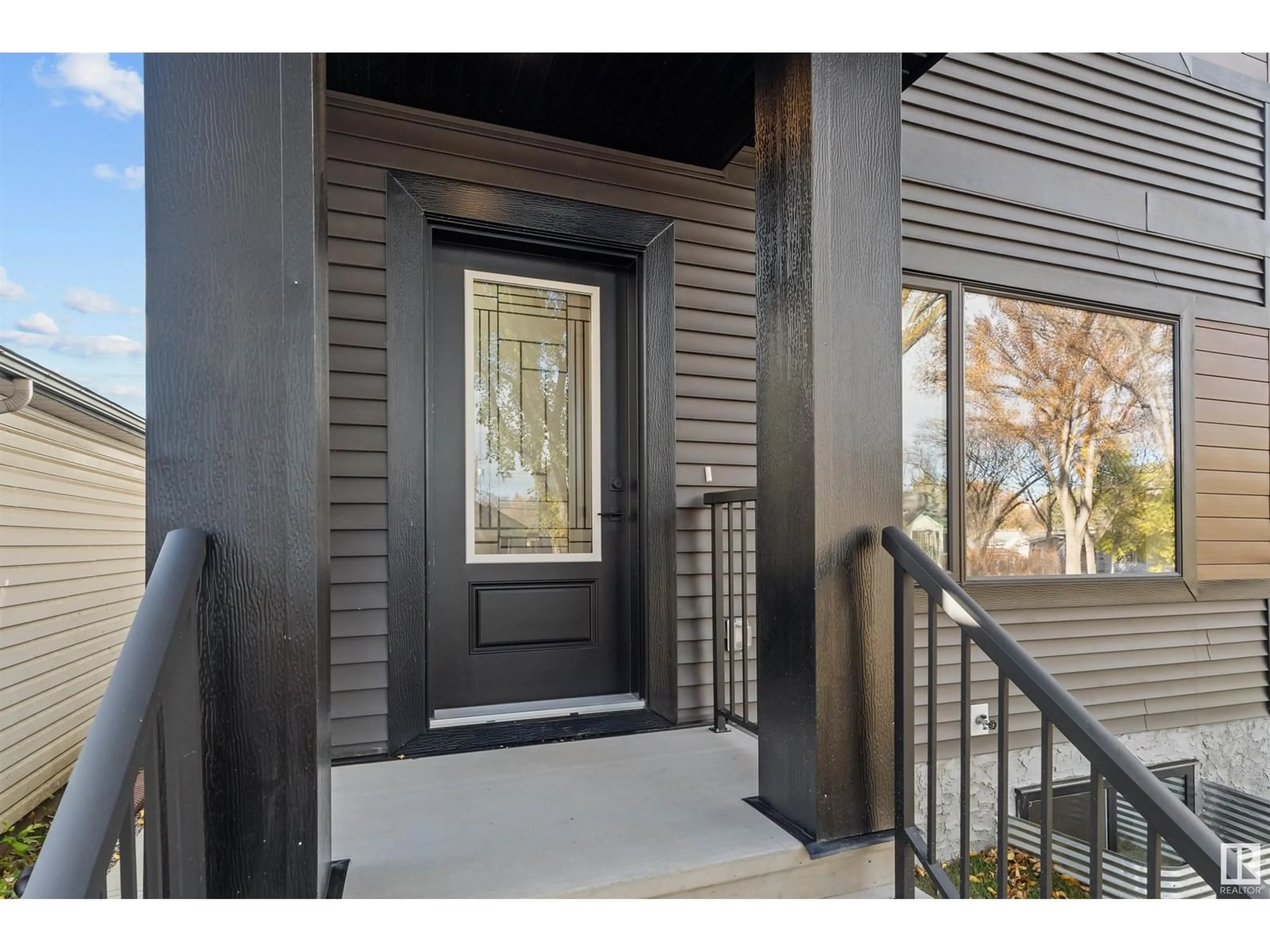 Indoor entryway, wood floors for 12016 63 ST NW, Edmonton Alberta T5W4G4