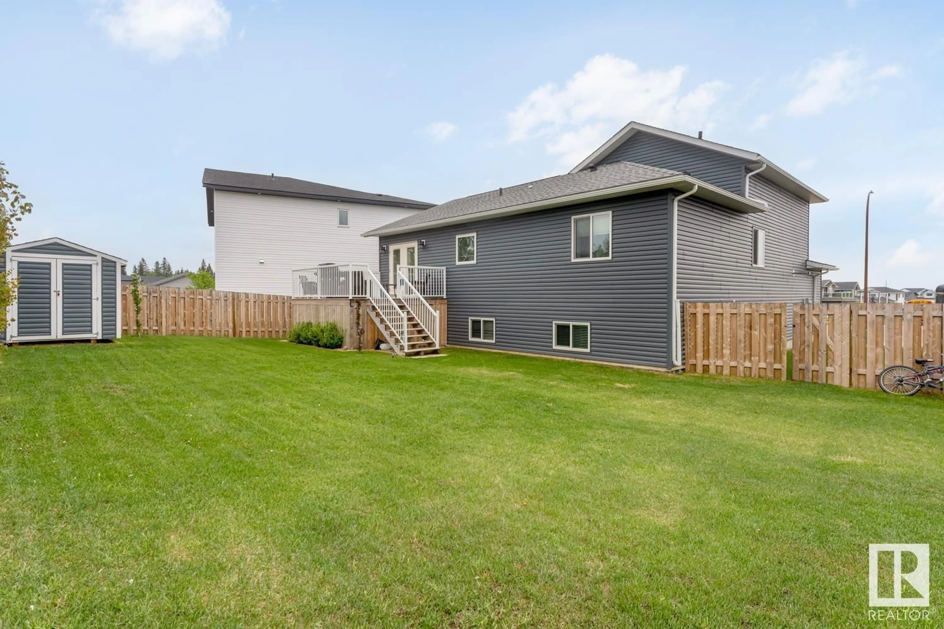 Home with vinyl exterior material, unknown for 520 LAKEWOOD CL, Cold Lake Alberta T9M0E9