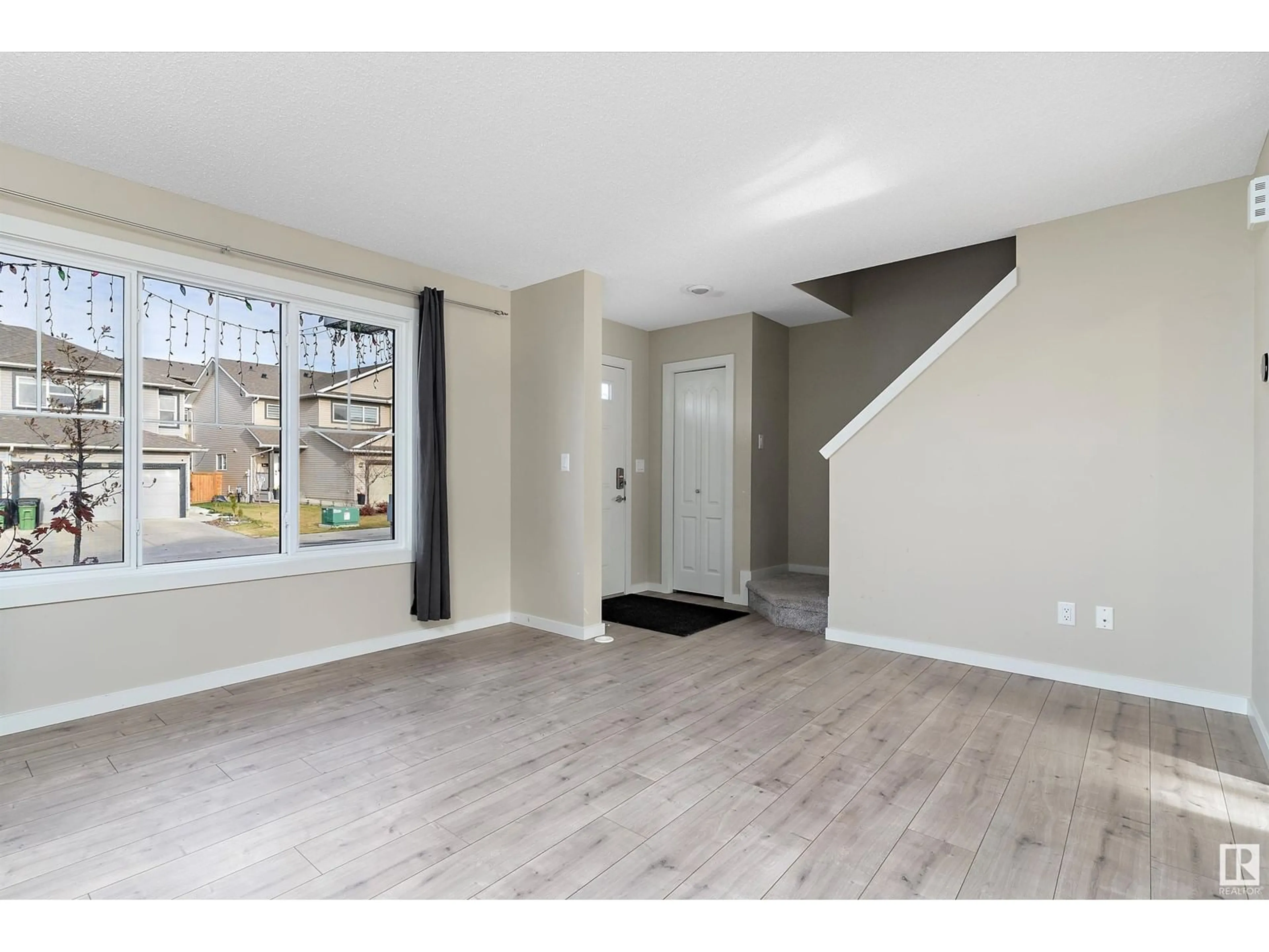 Indoor entryway, wood floors for 315 42 AV NW, Edmonton Alberta T6T2C8