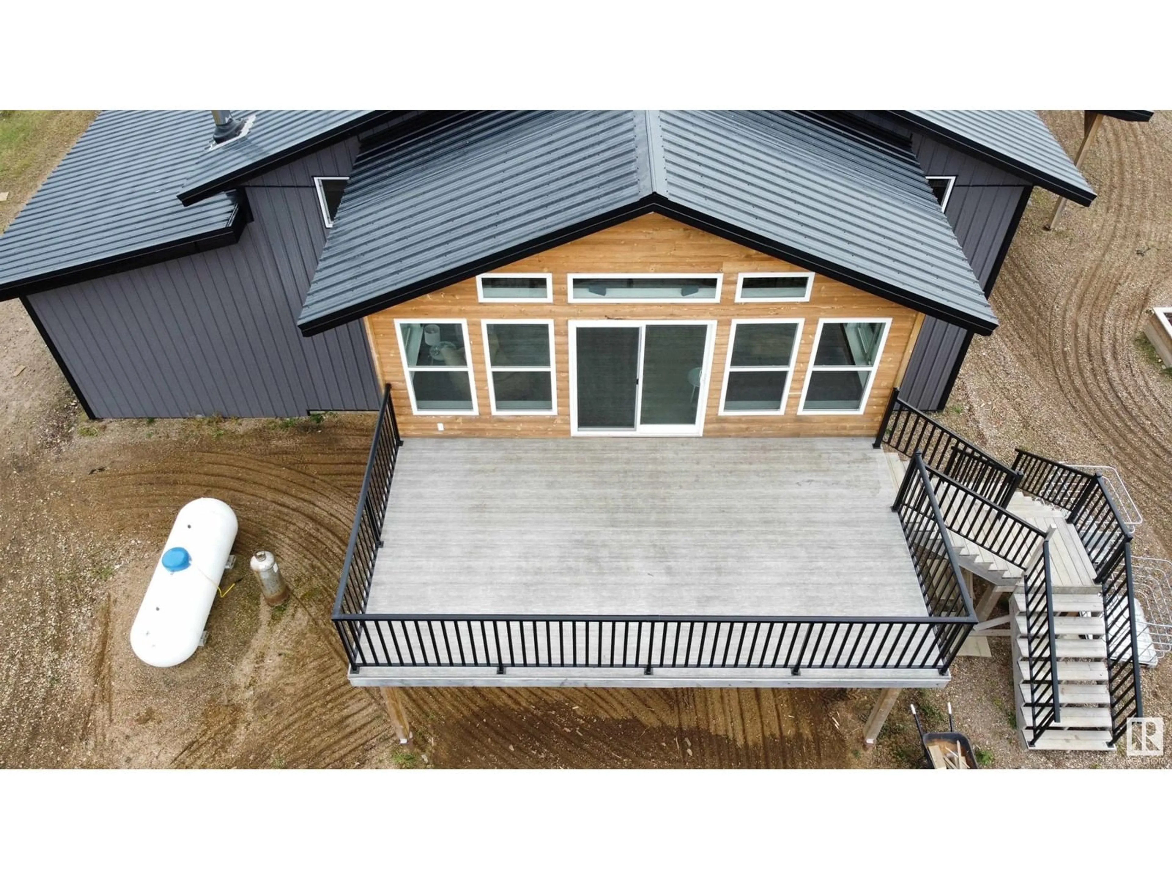 A pic from outside/outdoor area/front of a property/back of a property/a pic from drone, unknown for 664082 RGE RD 181, Rural Athabasca County Alberta T0A1V0