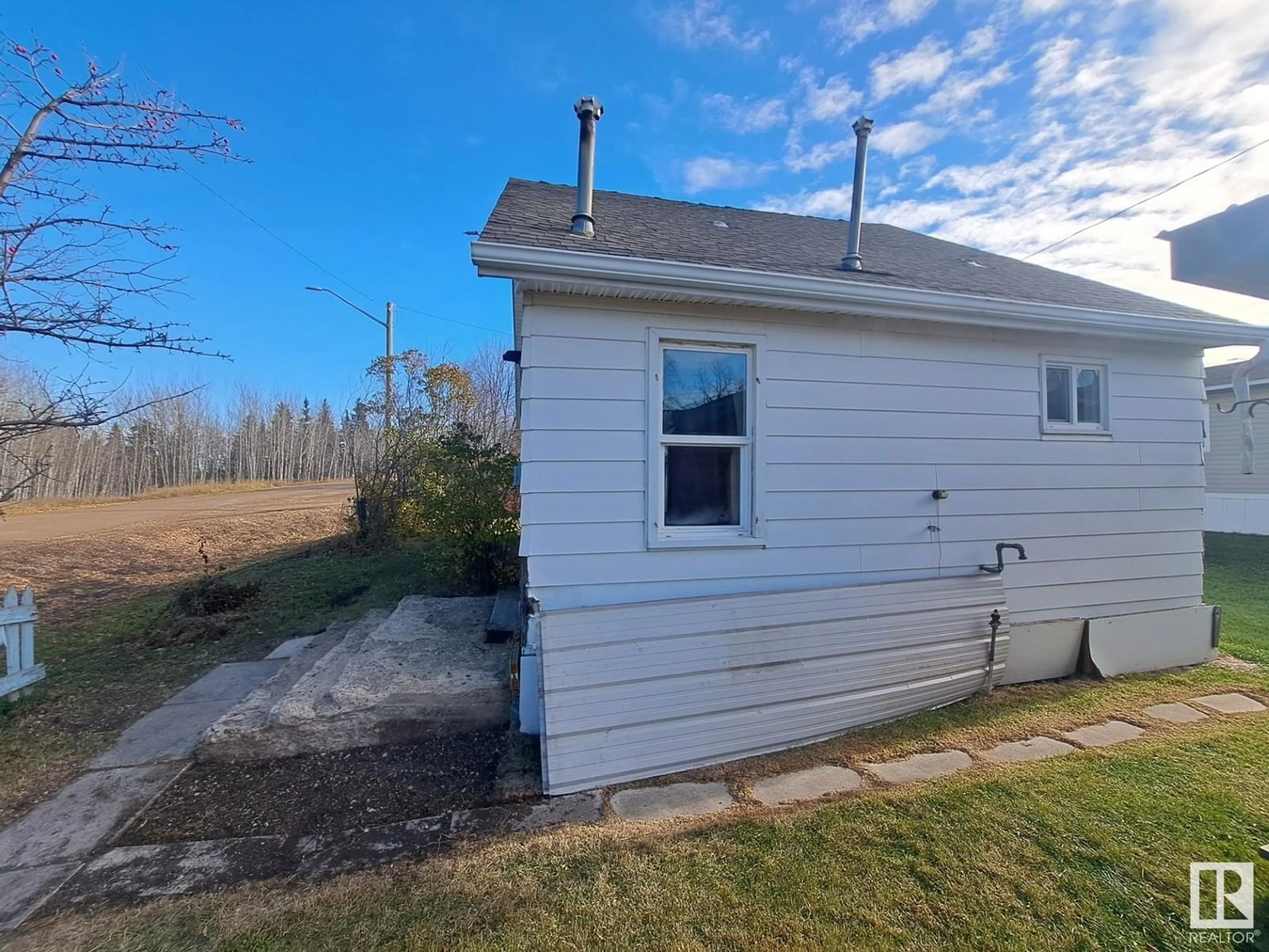 Shed for 5278 51 ST, Mayerthorpe Alberta T0E1N0