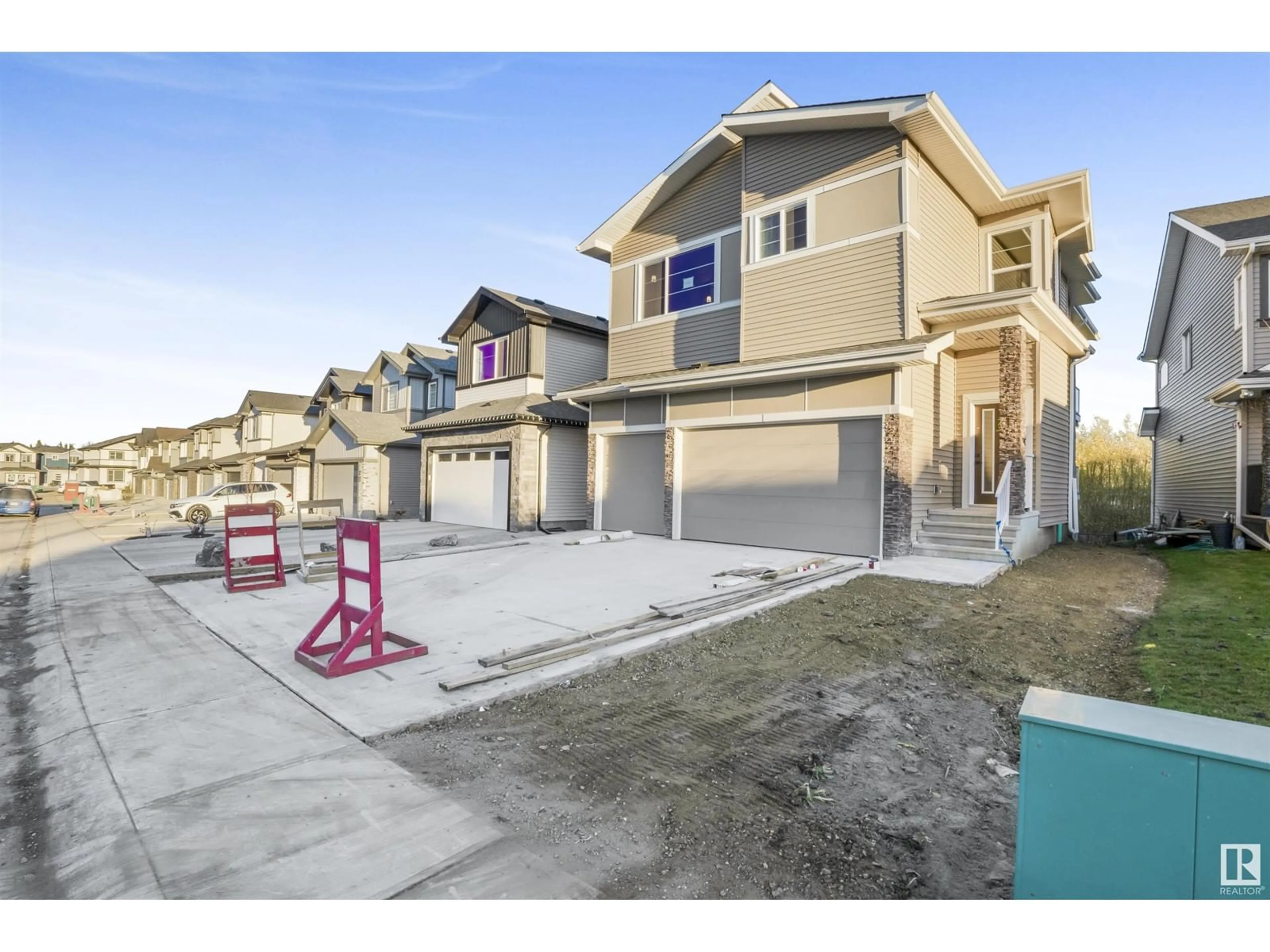 A pic from exterior of the house or condo, the street view for 6 MEADOWBROOK WY, Spruce Grove Alberta T7X0W2