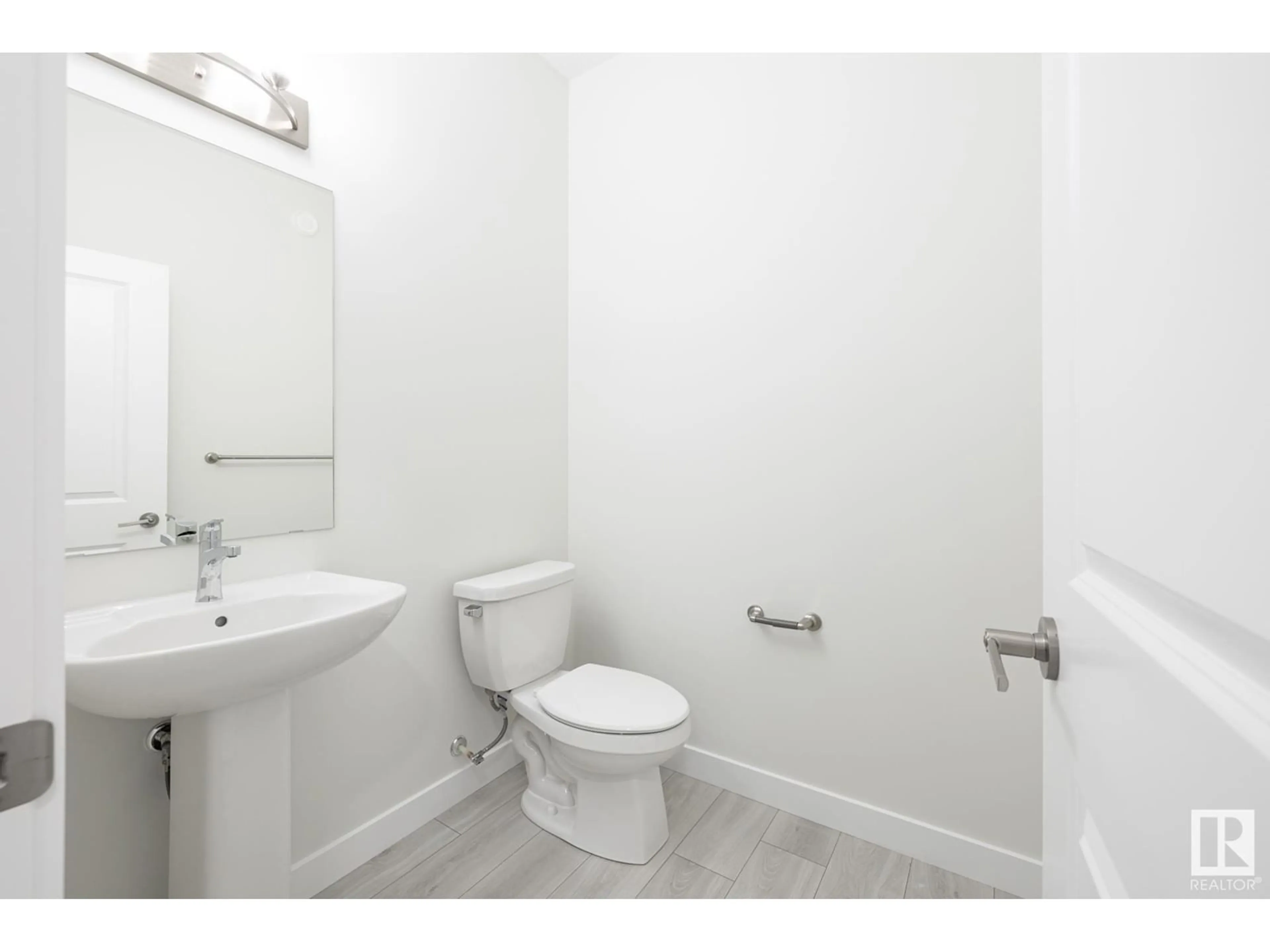 Standard bathroom, not visible floor for 4111 208 ST NW, Edmonton Alberta T6M3B5