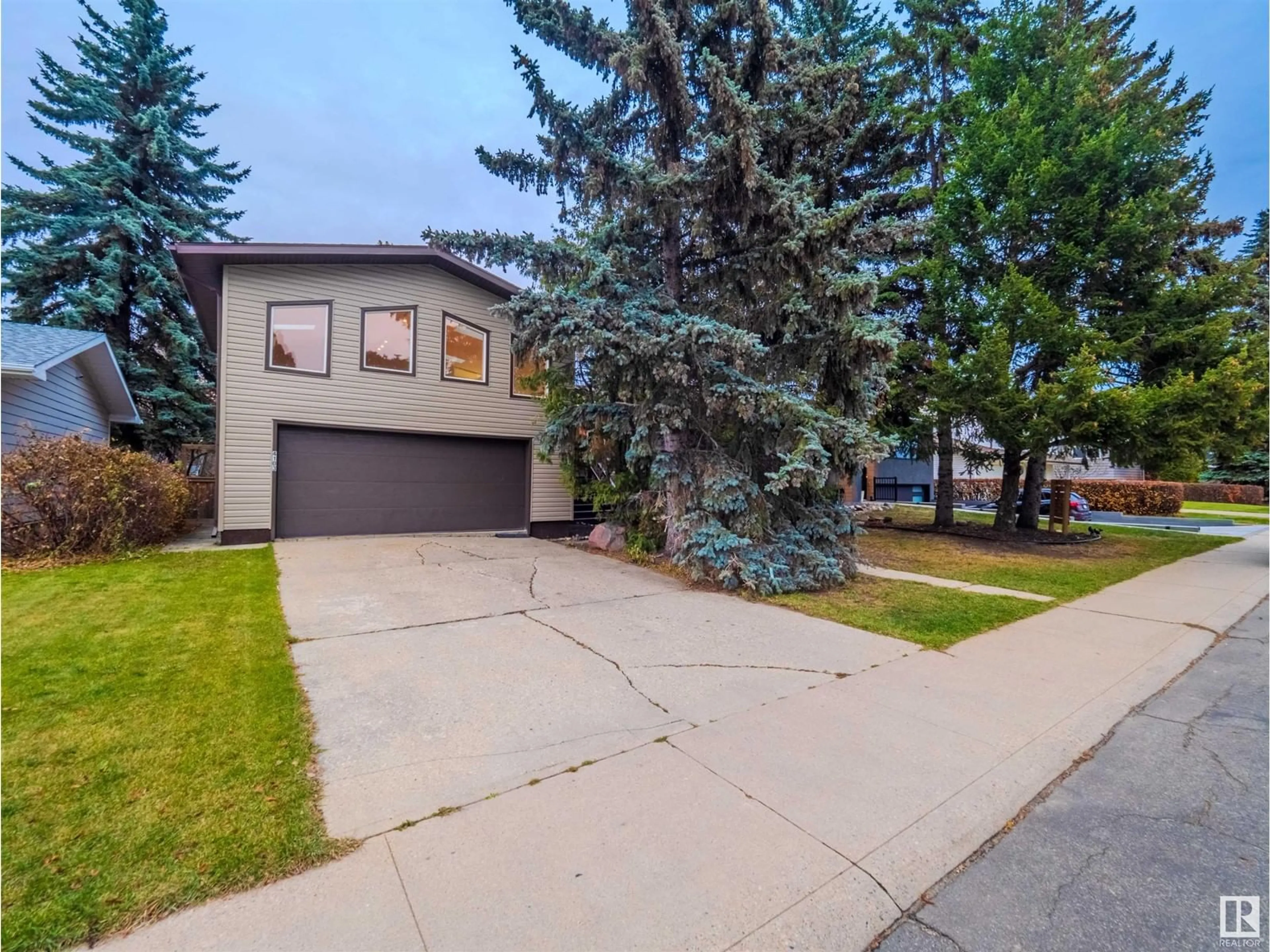 Frontside or backside of a home, the street view for 4103 ASPEN DR E NW, Edmonton Alberta T6J2A7