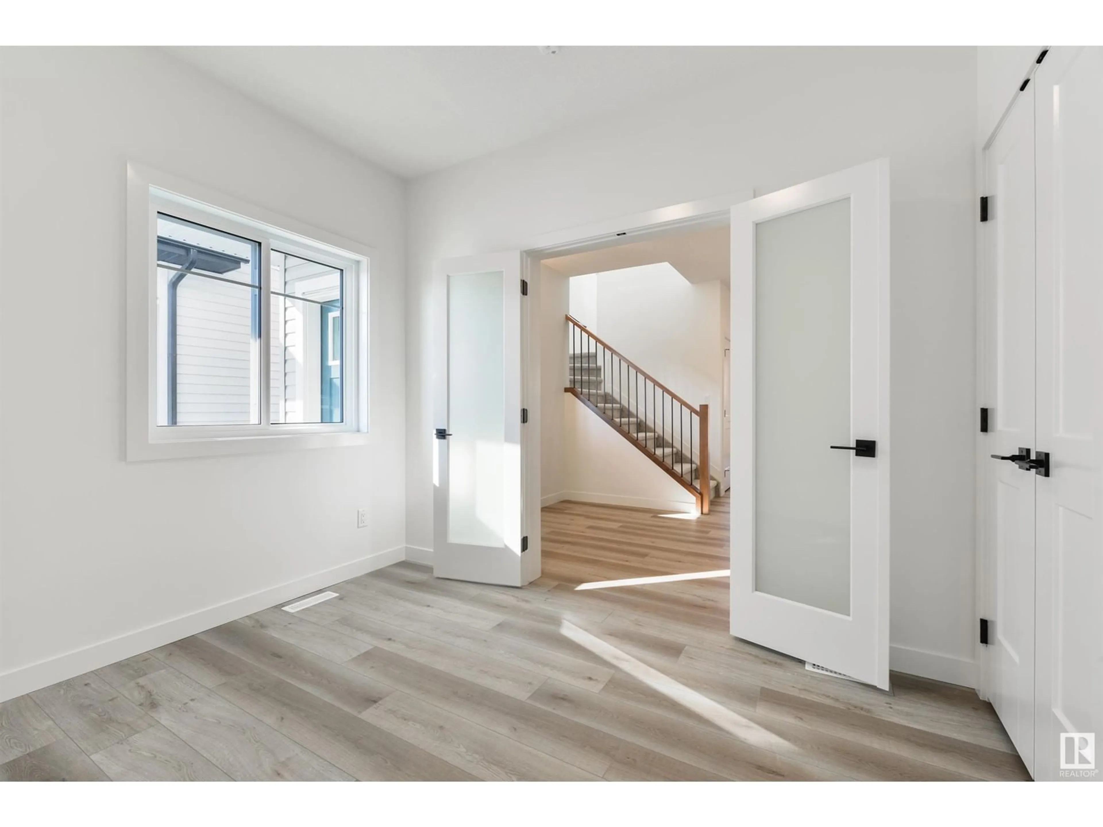 Indoor entryway, wood floors for 10 Horizon Link, Spruce Grove Alberta T7X0X5