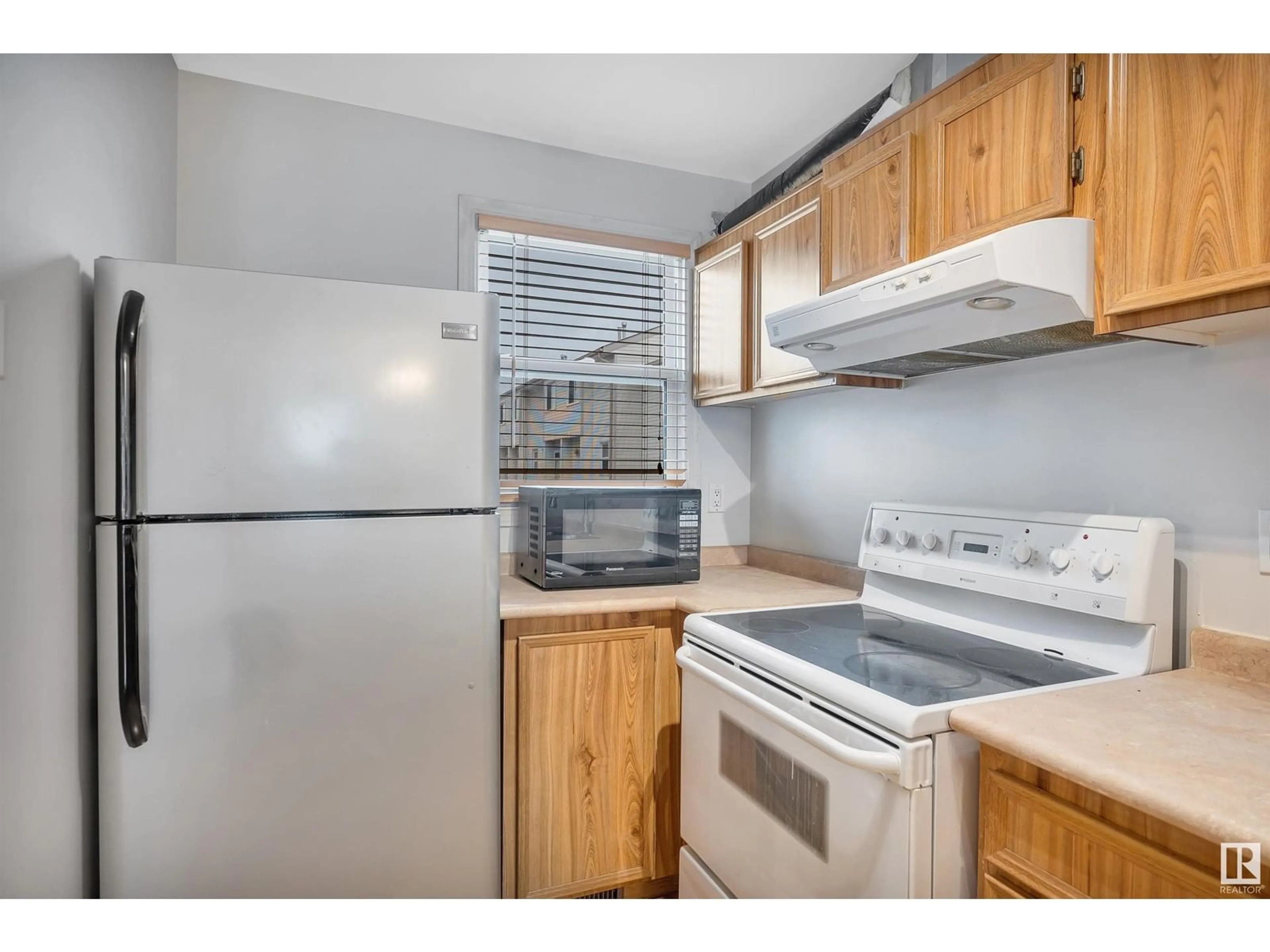 Standard kitchen for #14 2024 57 ST NW, Edmonton Alberta T6L2Z3