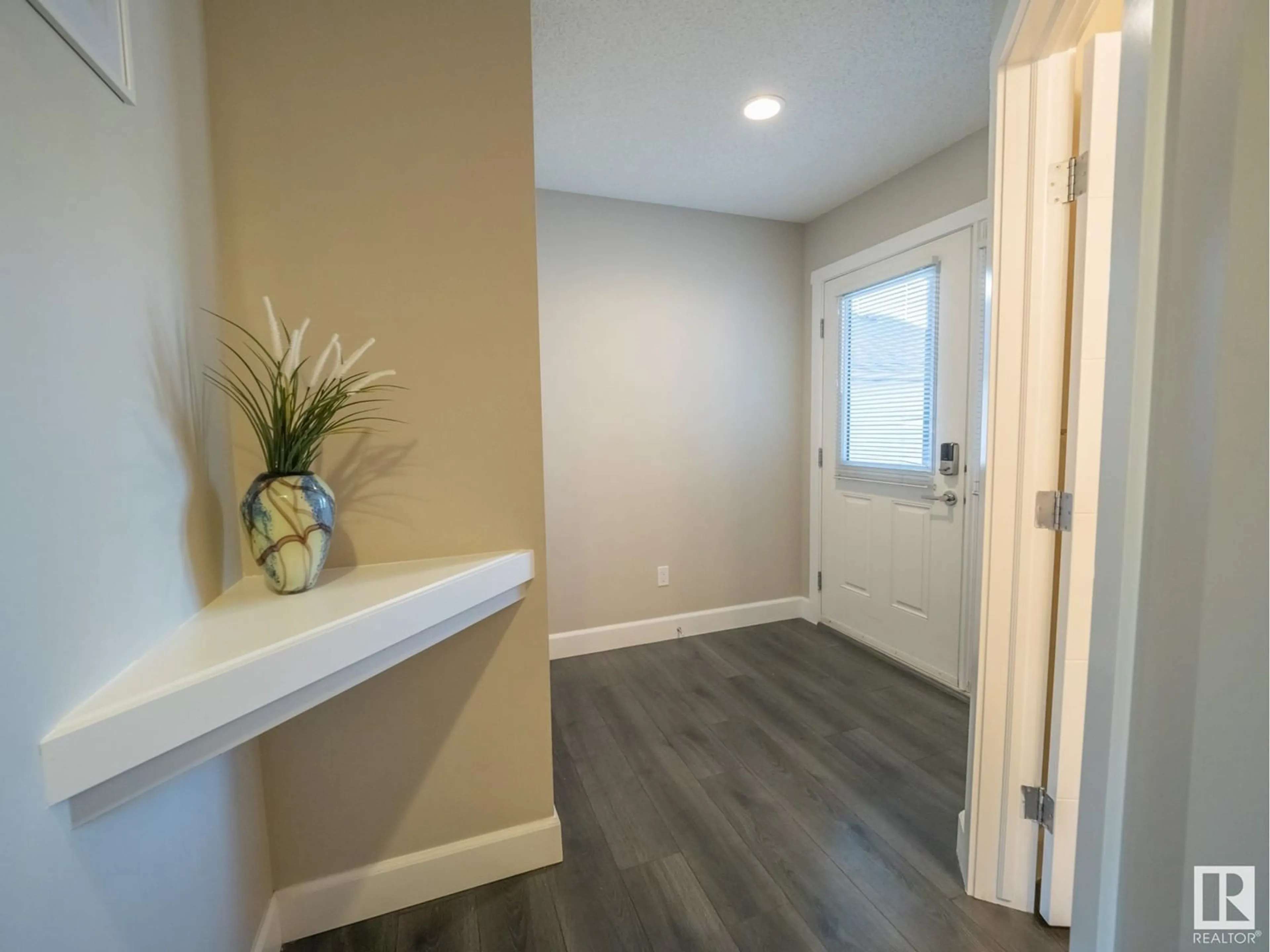 Indoor entryway, wood floors for 715 40 ST SW, Edmonton Alberta T6X2G4