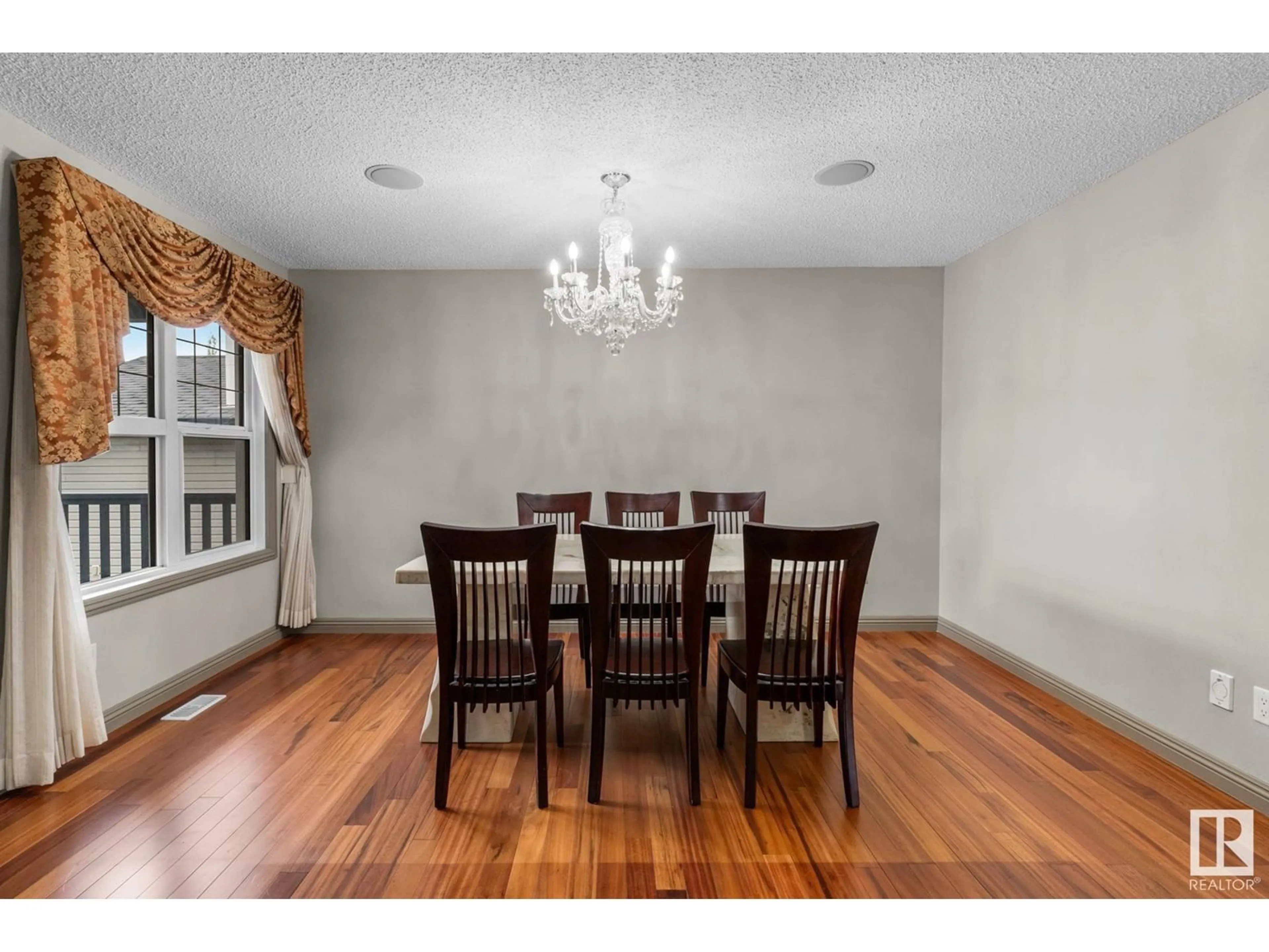 Dining room, wood floors, cottage for 2923 24 AV NW, Edmonton Alberta T6T0G7