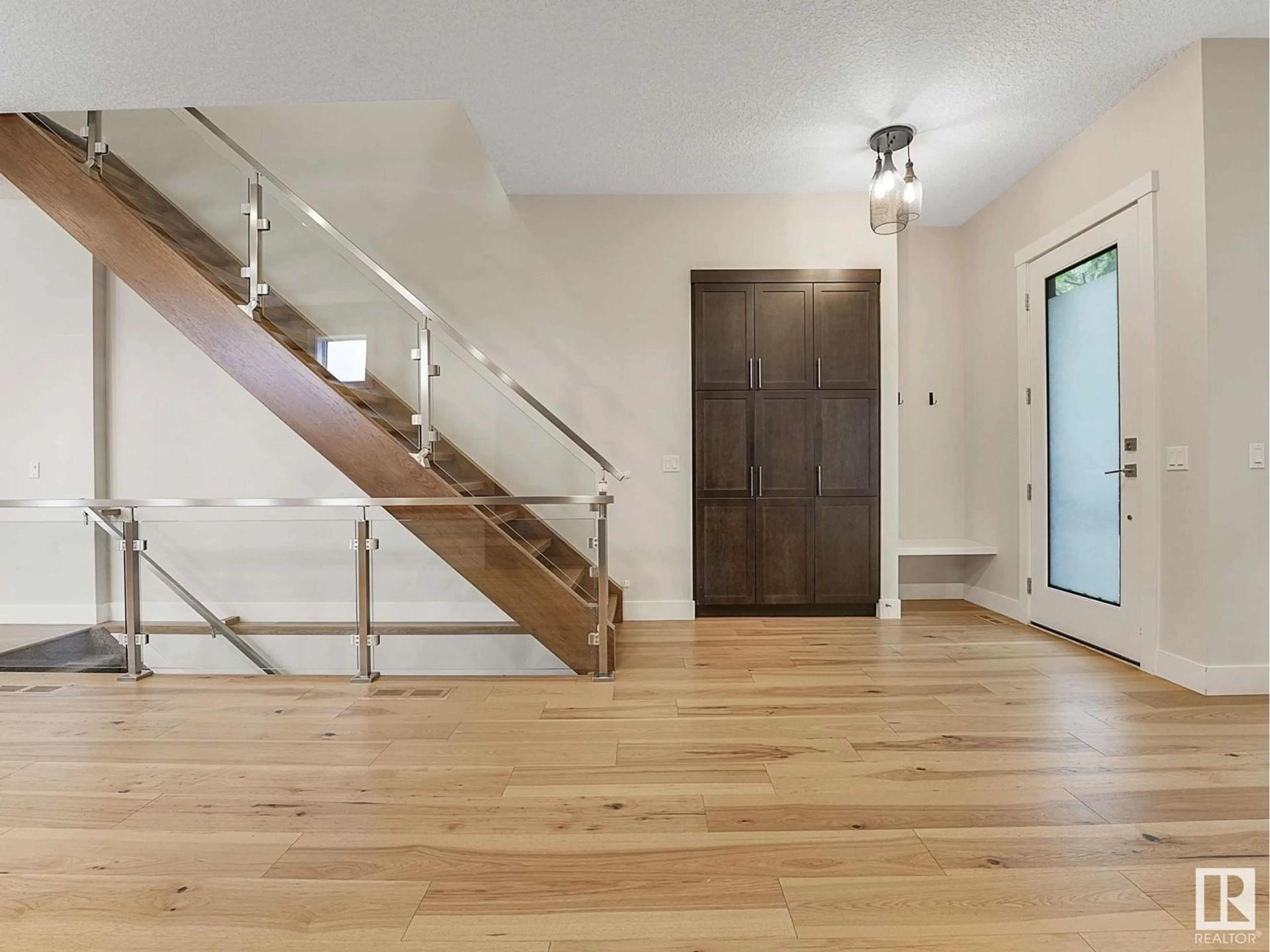 Indoor foyer, wood floors for 10530 136 ST NW, Edmonton Alberta T5N2E9