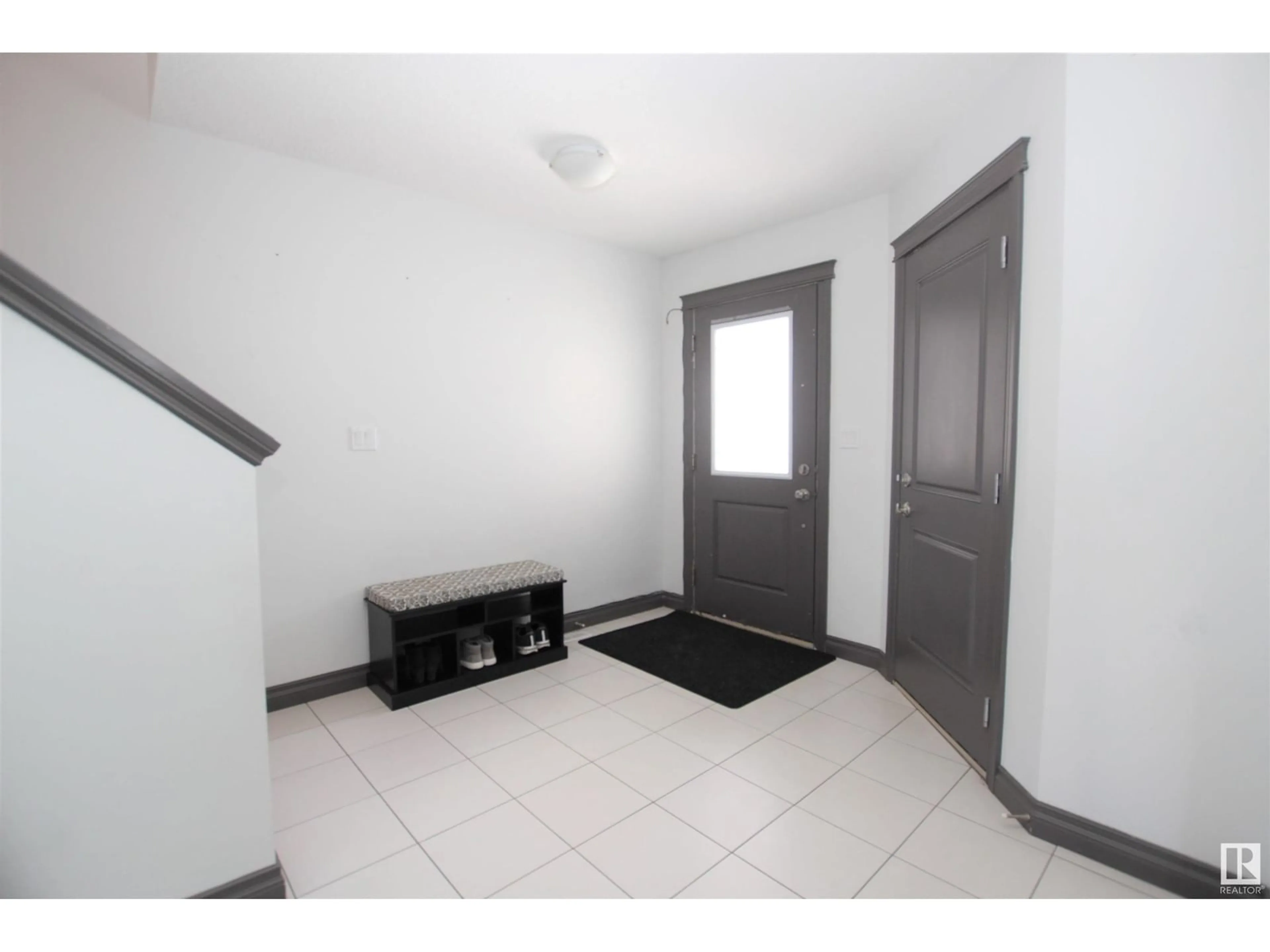 Indoor entryway, unknown floor for 3252 16 AV NW, Edmonton Alberta T6T0V1