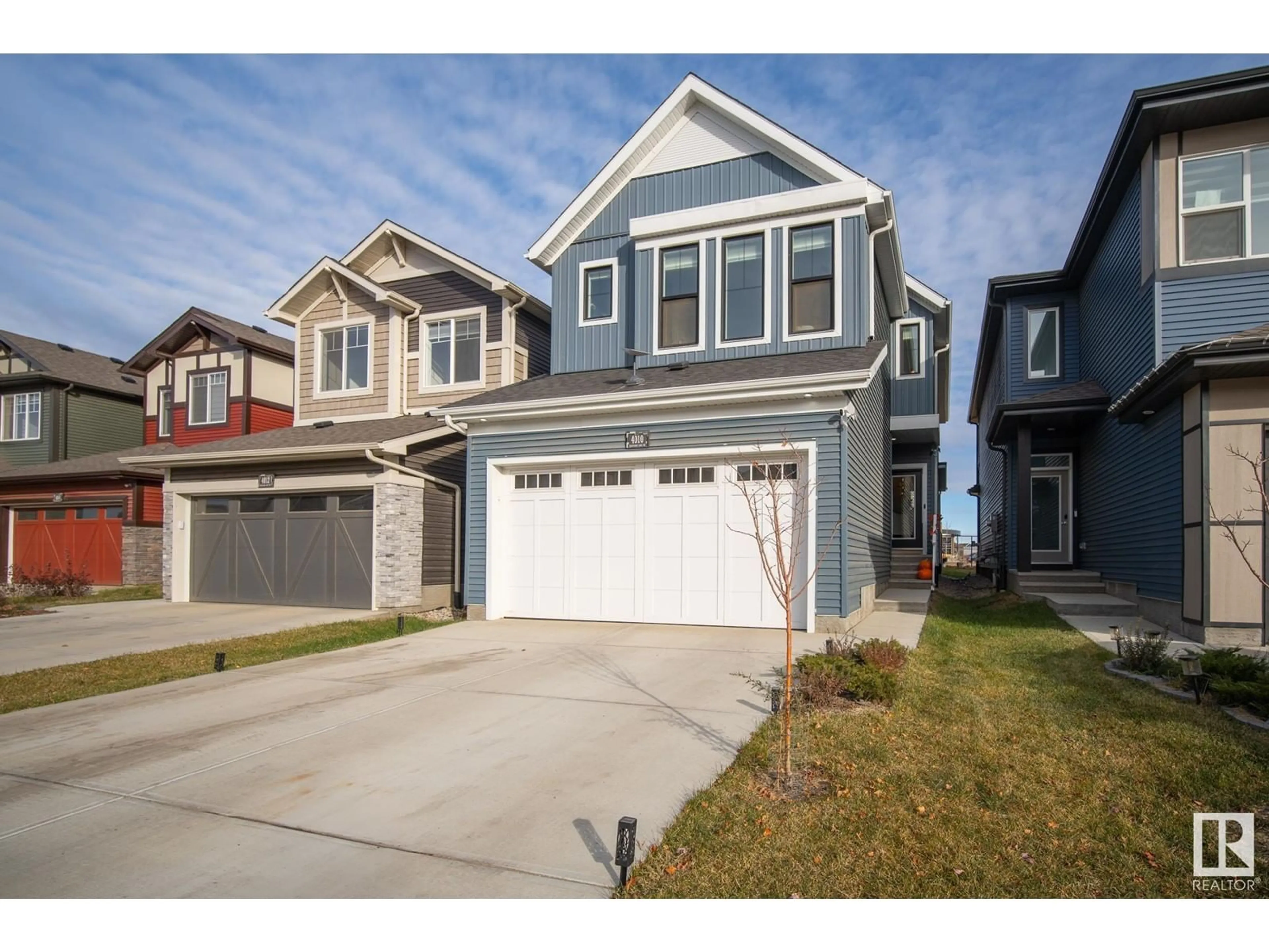 Frontside or backside of a home, the street view for 4010 HAWTHORN LINK LI SW, Edmonton Alberta T6X1Y6