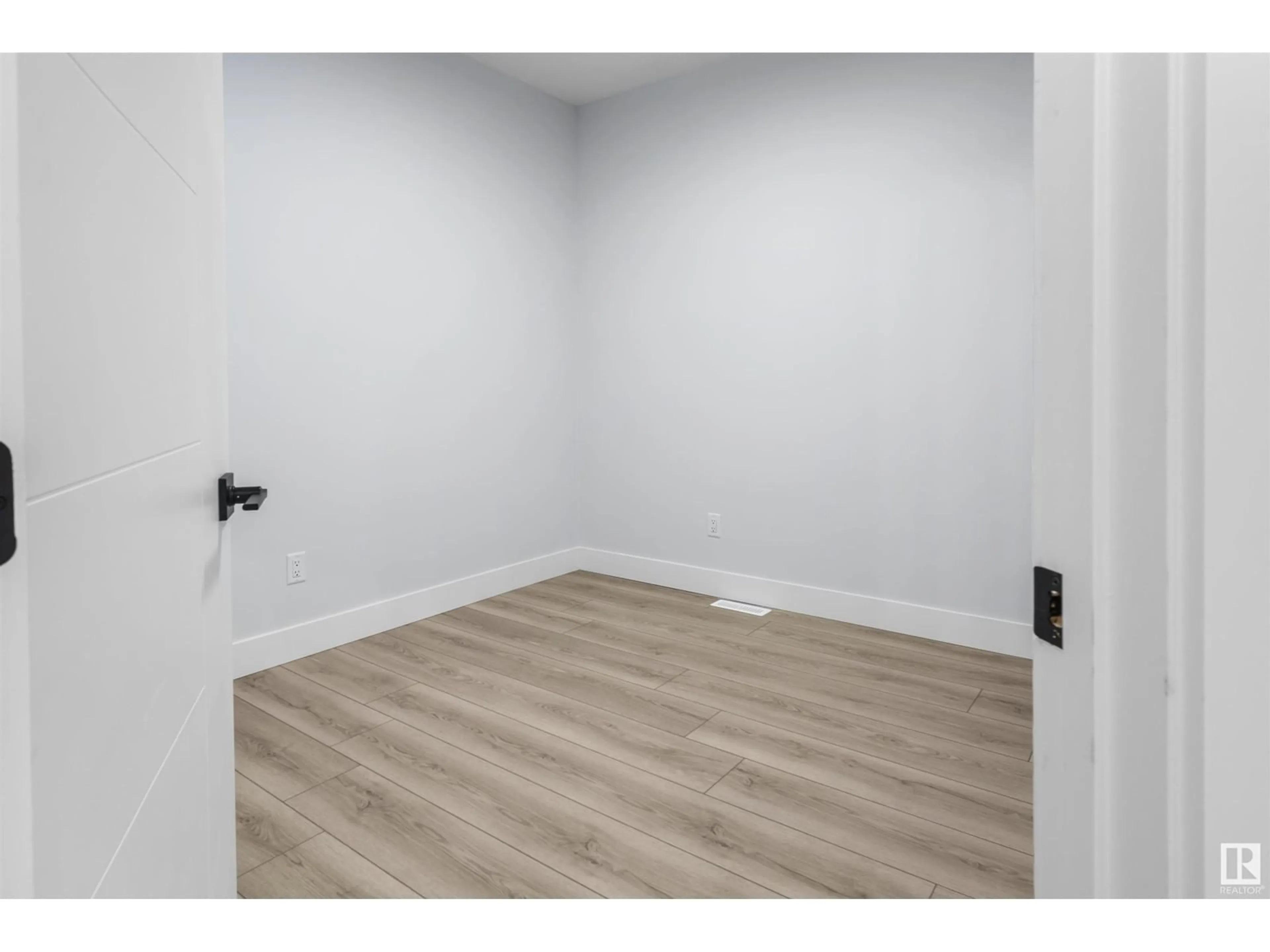 A pic of a room, wood floors for 2004 155 AV NW, Edmonton Alberta T5Y6C5