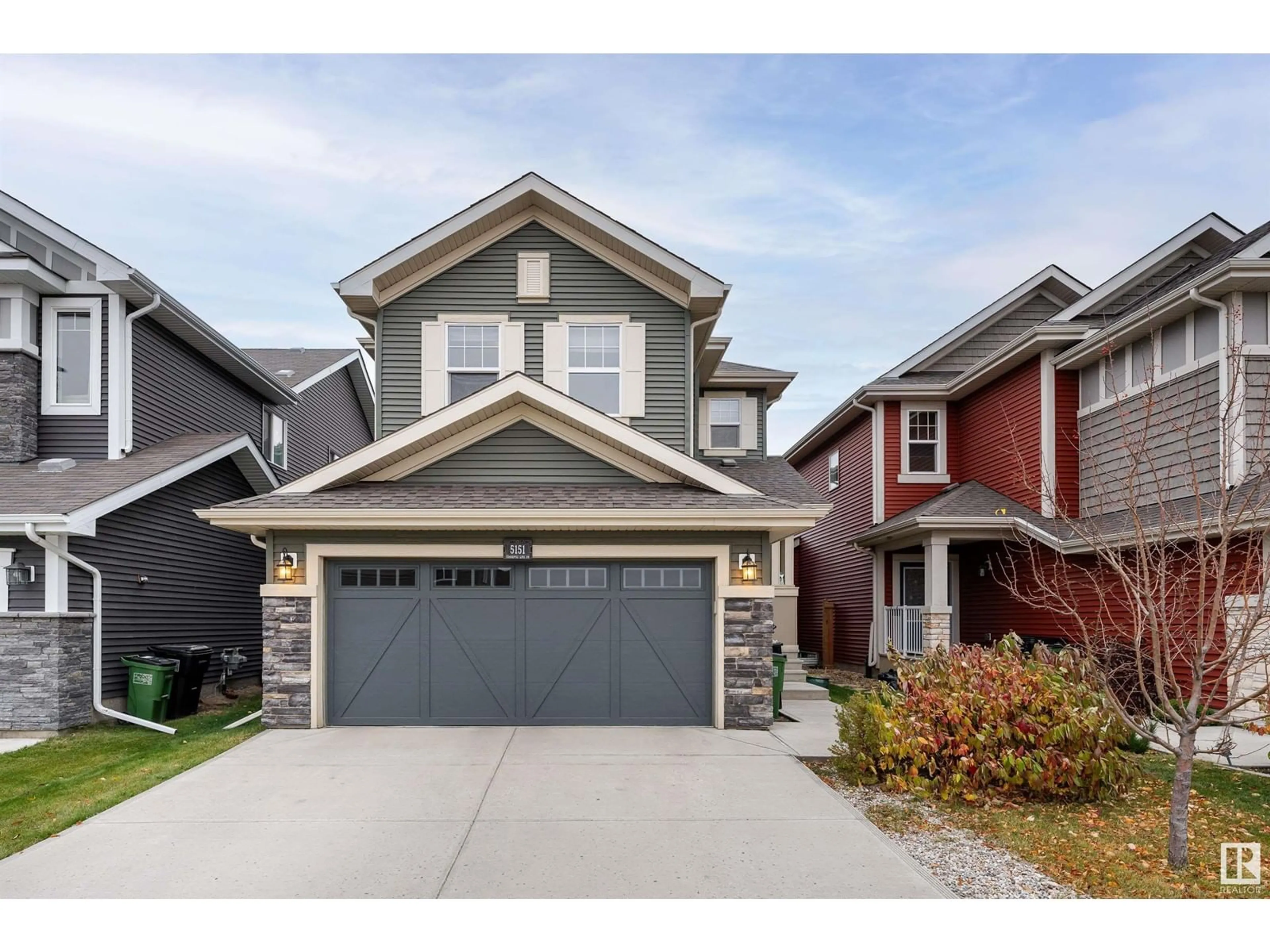 Frontside or backside of a home, the street view for 5151 CRABAPPLE LI SW, Edmonton Alberta T6X1X1