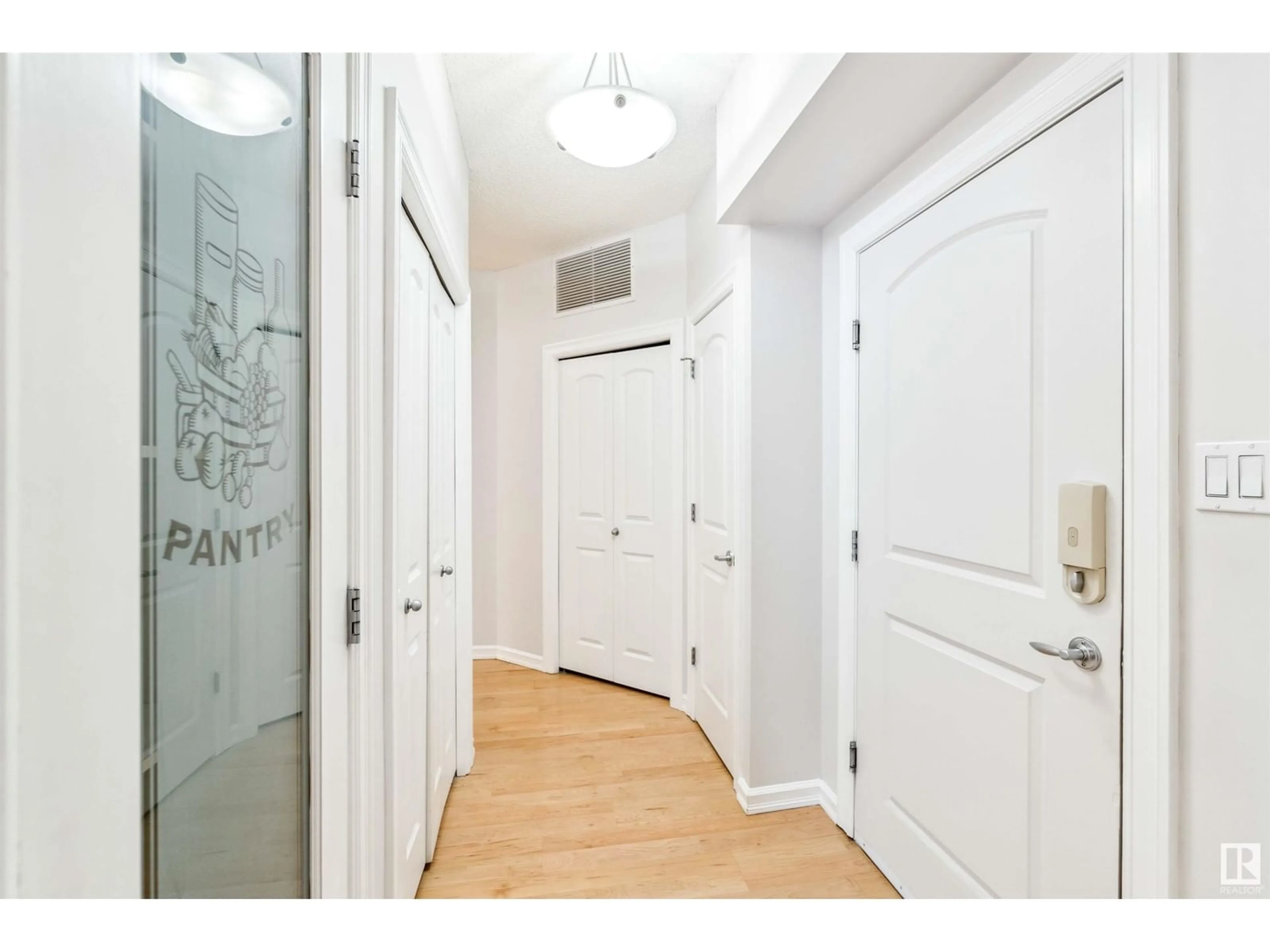 Indoor entryway for #102 - 10630 78 AV, Edmonton Alberta T6E1P5