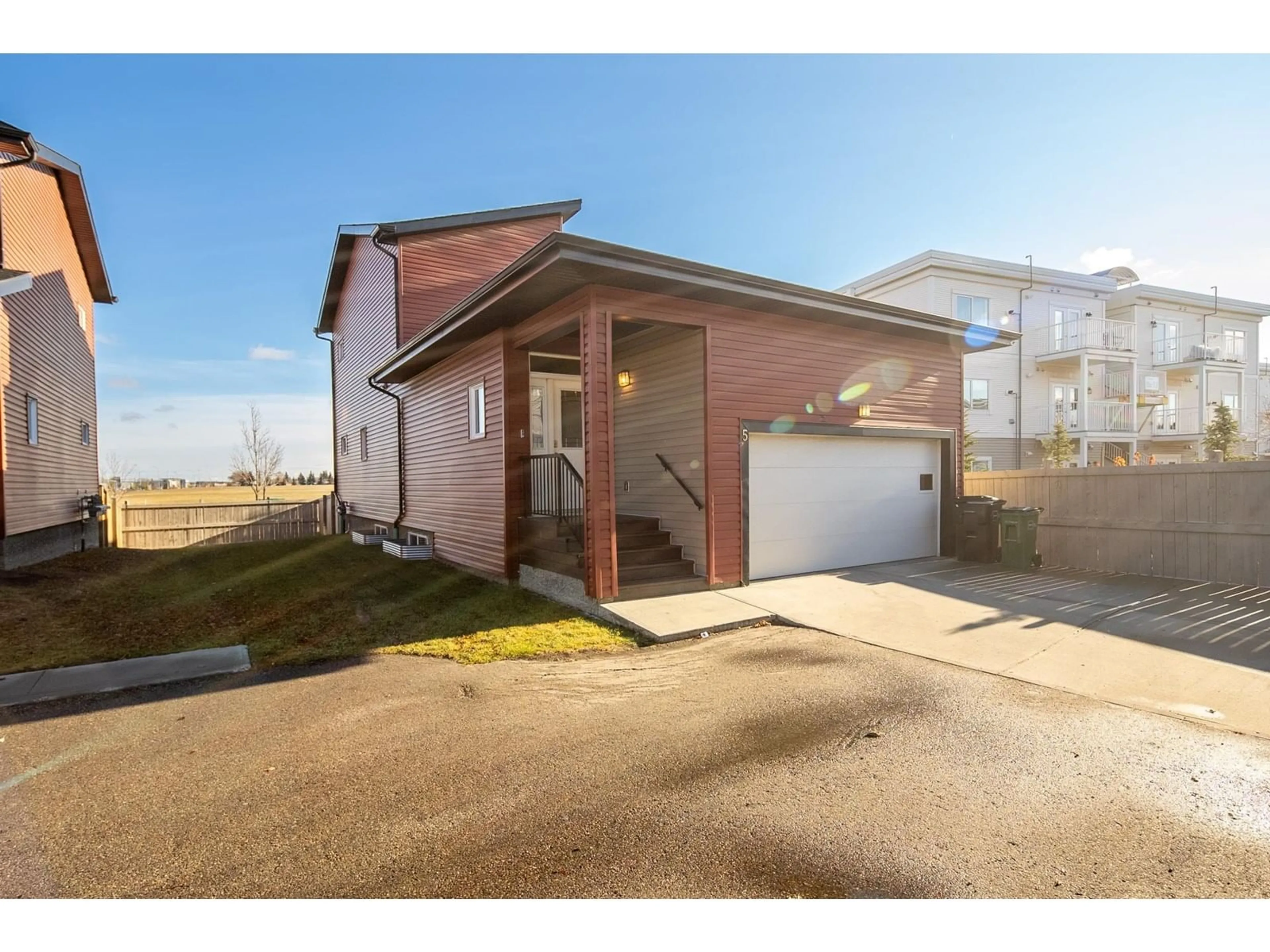 Frontside or backside of a home for #5 16537 130A ST NW, Edmonton Alberta T6V0M6