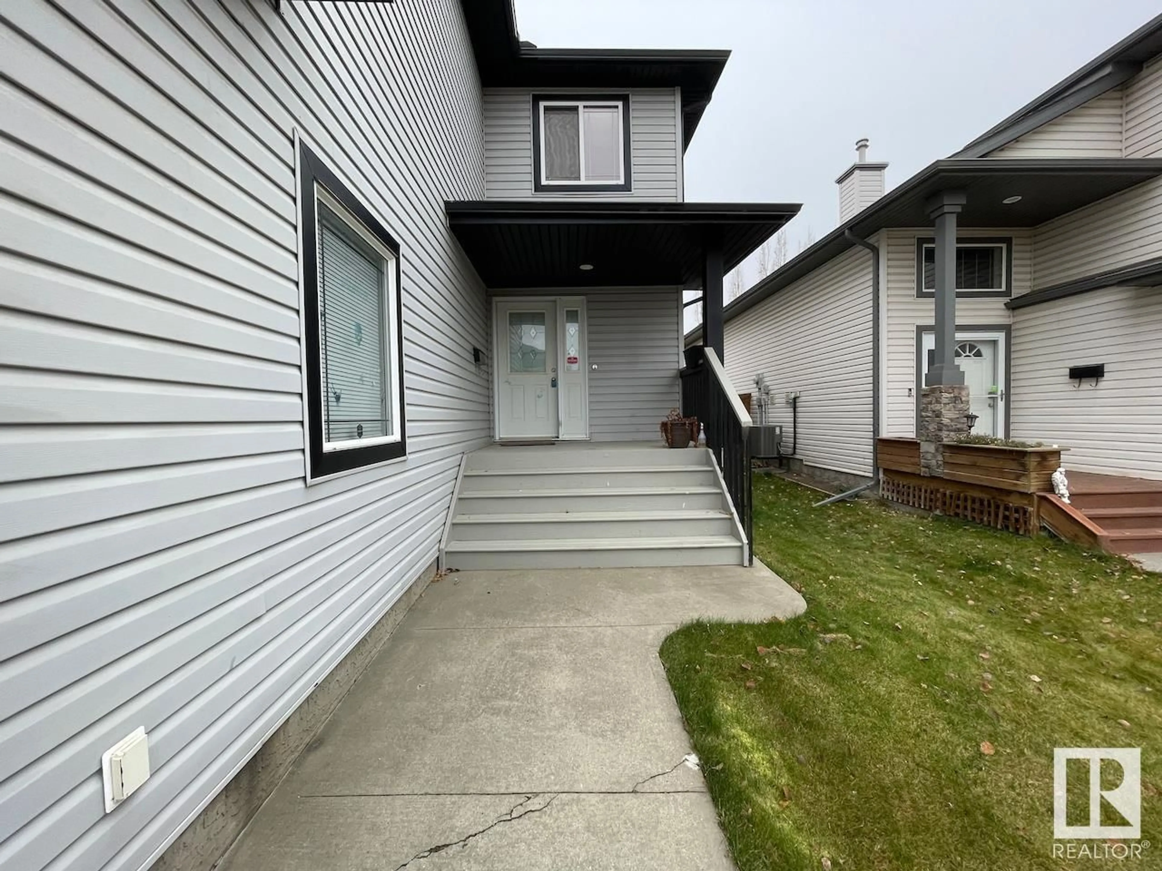 Frontside or backside of a home, the front or back of building for 7 LAMPLIGHT DR, Spruce Grove Alberta T7X4R3