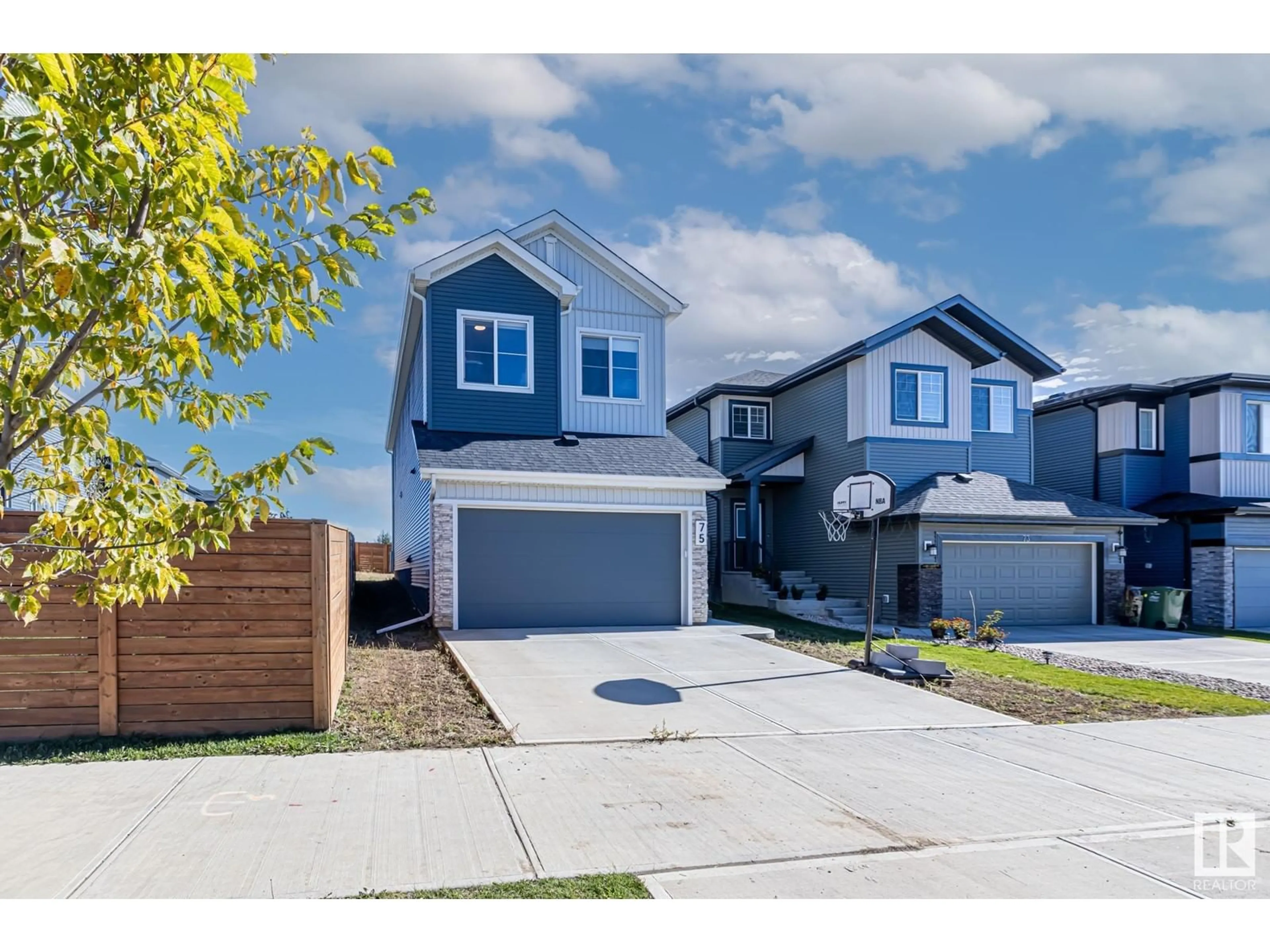 Frontside or backside of a home, the street view for 75 REDSPUR DR, St. Albert Alberta T8N7Y8